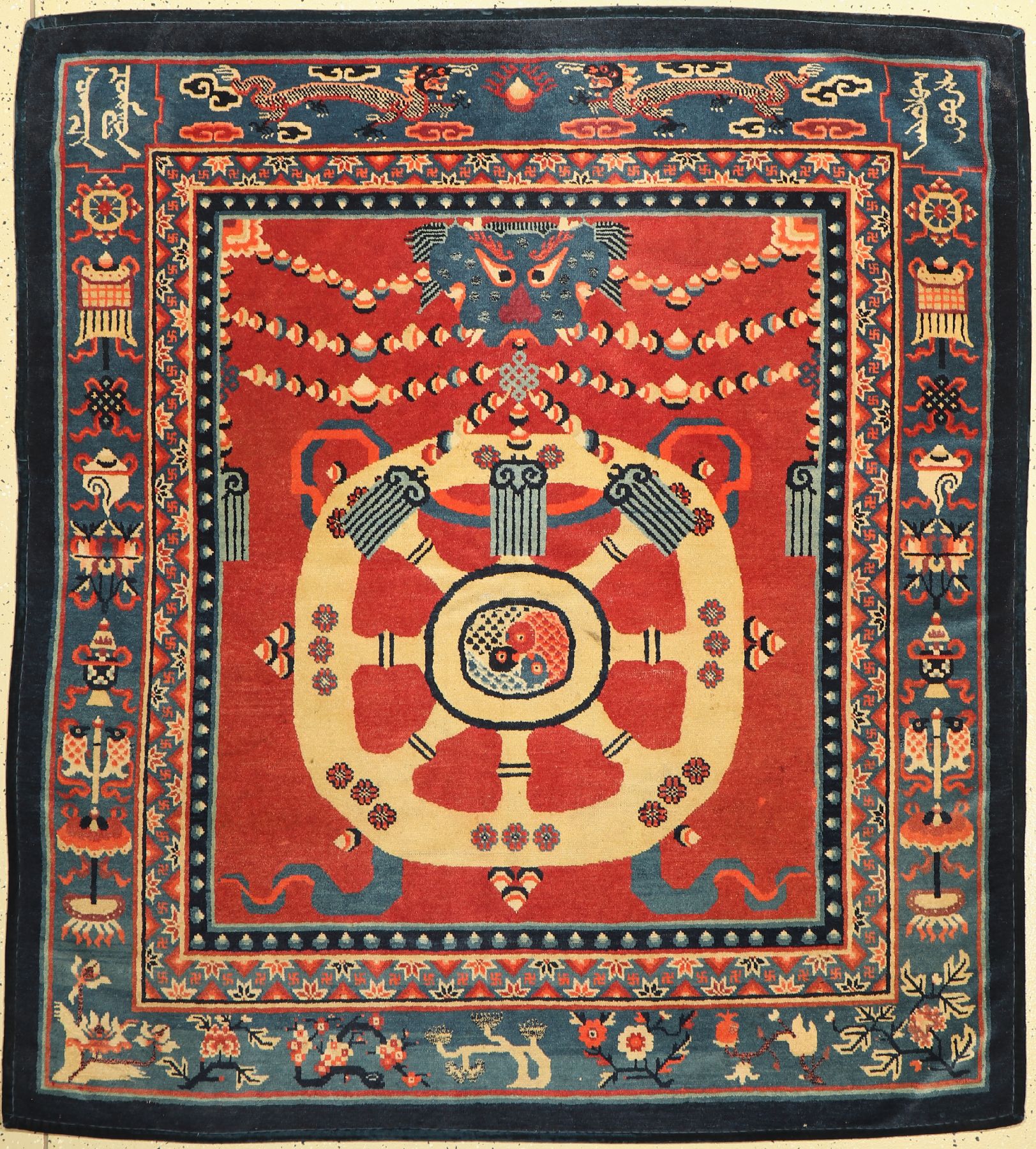 Ning Hsia Drachenteppich, antik, China, um 1890, Wolle auf Baumwolle, ca. 175 x 158 cm, EHZ: 3. Reine Naturfarben, sehr seltenes Format. Sehr ...