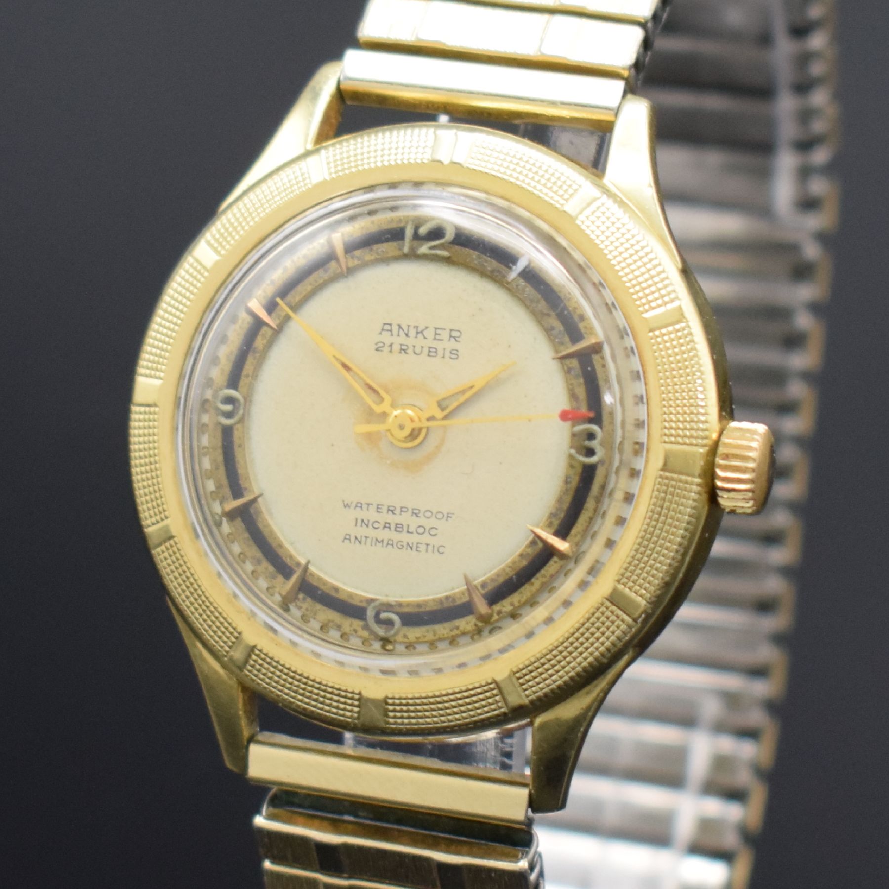 Detail c: ANKER Armbanduhr in GG 585/000, Handaufzug, Deutschland um 1960, Boden verschr., Zifferbl. altersbed. fl./pat. "Tropical", Anz. v. ...