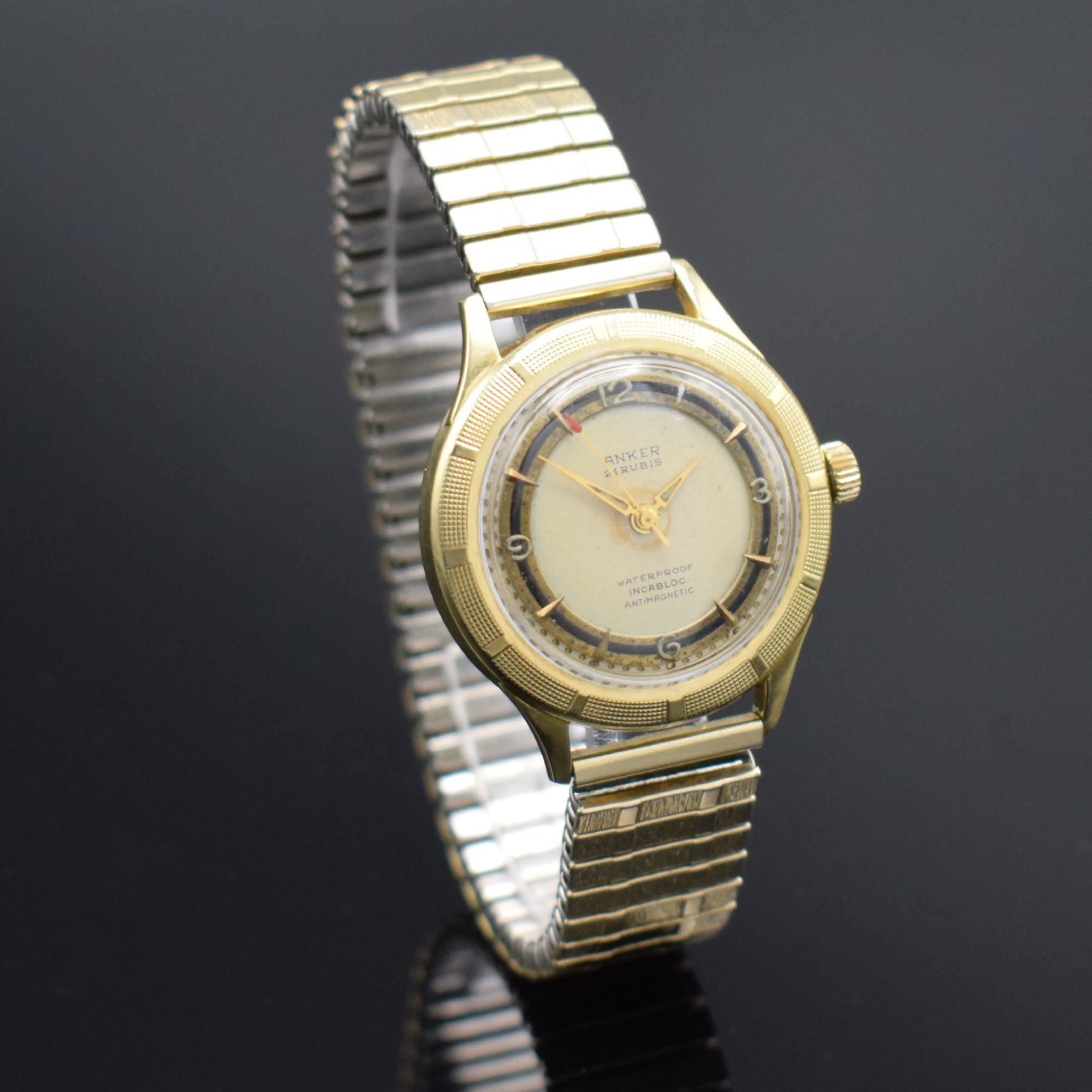 Detail d: ANKER Armbanduhr in GG 585/000, Handaufzug, Deutschland um 1960, Boden verschr., Zifferbl. altersbed. fl./pat. "Tropical", Anz. v. ...
