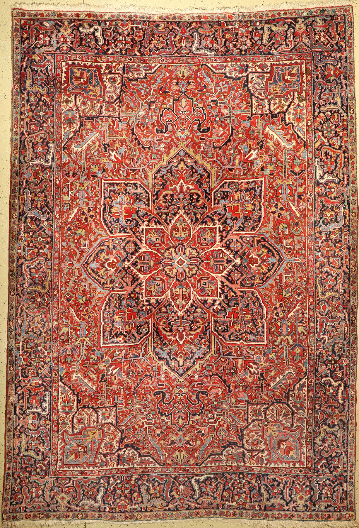 Heriz alt, Persien, um 1940, Wolle auf Baumwolle, ca. 365 x 250 cm, EHZ: 2-3, (kleineTritfalte)