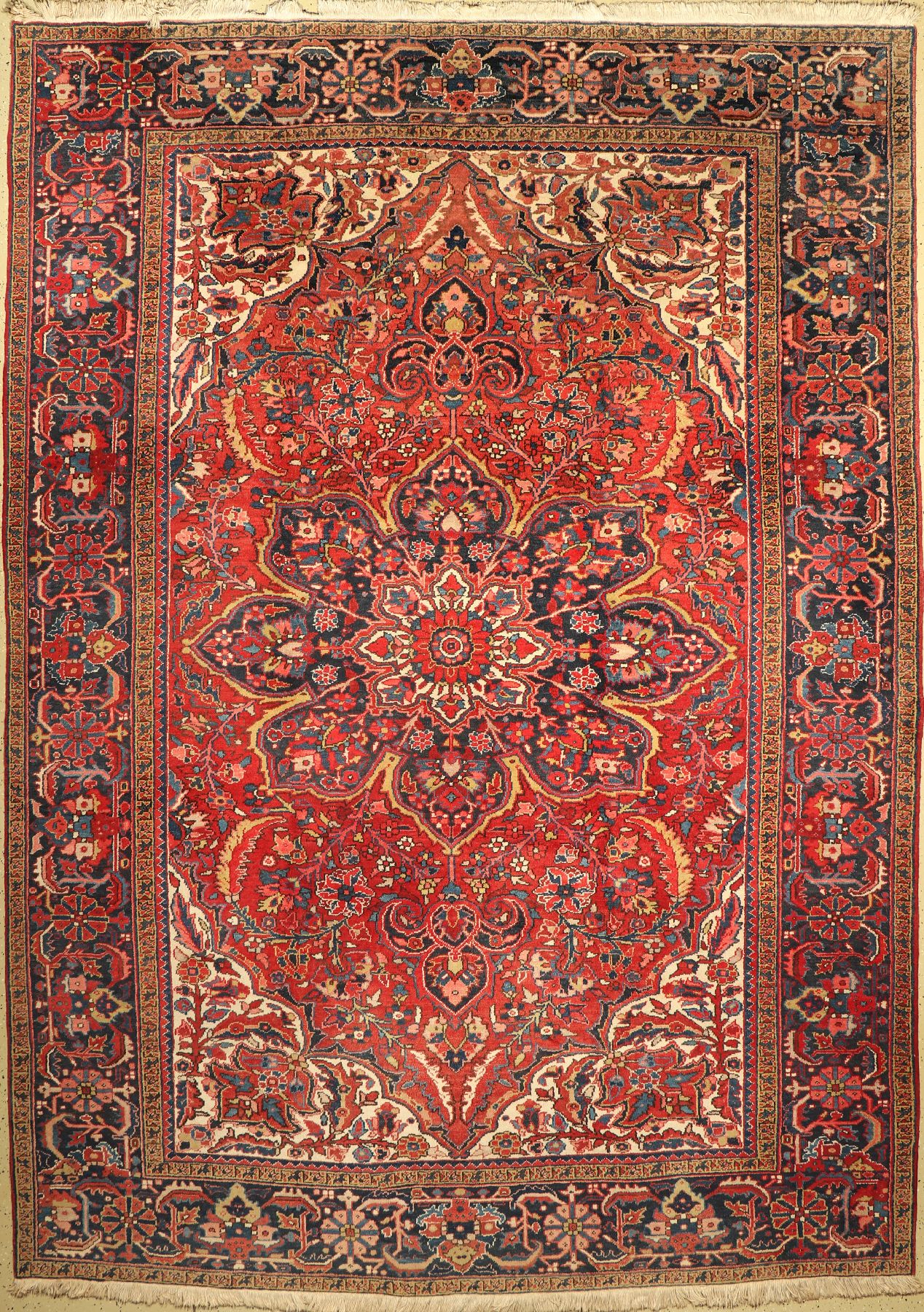 Heriz alt, Persien, um 1960, Wolle auf Baumwolle, ca. 370 x 267 cm, verblasst, EHZ: 2