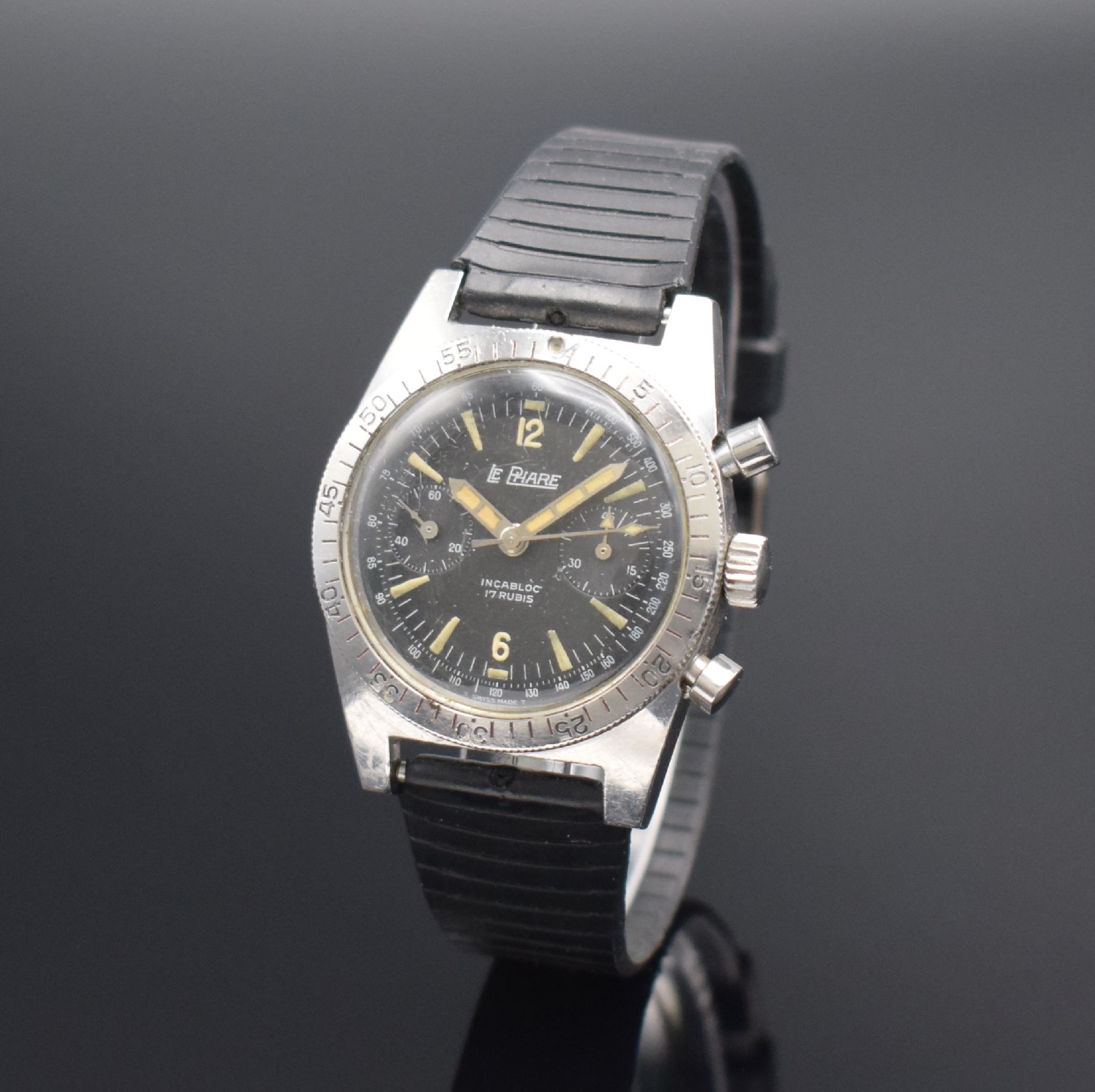 LE PHARE seltene Herrenarmbanduhr mit Chronograph Kaliber Valjoux 92, Schweiz um 1965, Handaufzug, Stahlgeh. m. geschr. Boden, beids. drehb. ...