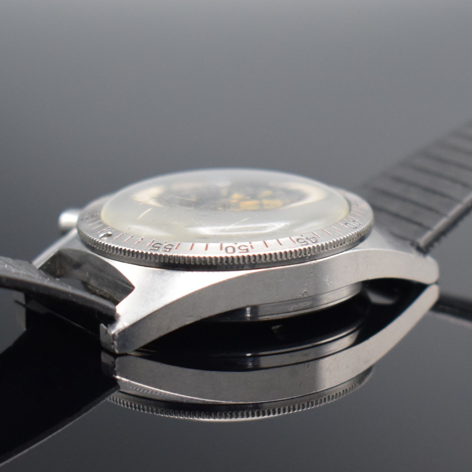 Detail d: LE PHARE seltene Herrenarmbanduhr mit Chronograph Kaliber Valjoux 92, Schweiz um 1965, Handaufzug, Stahlgeh. m. geschr. Boden, beids. drehb. ...