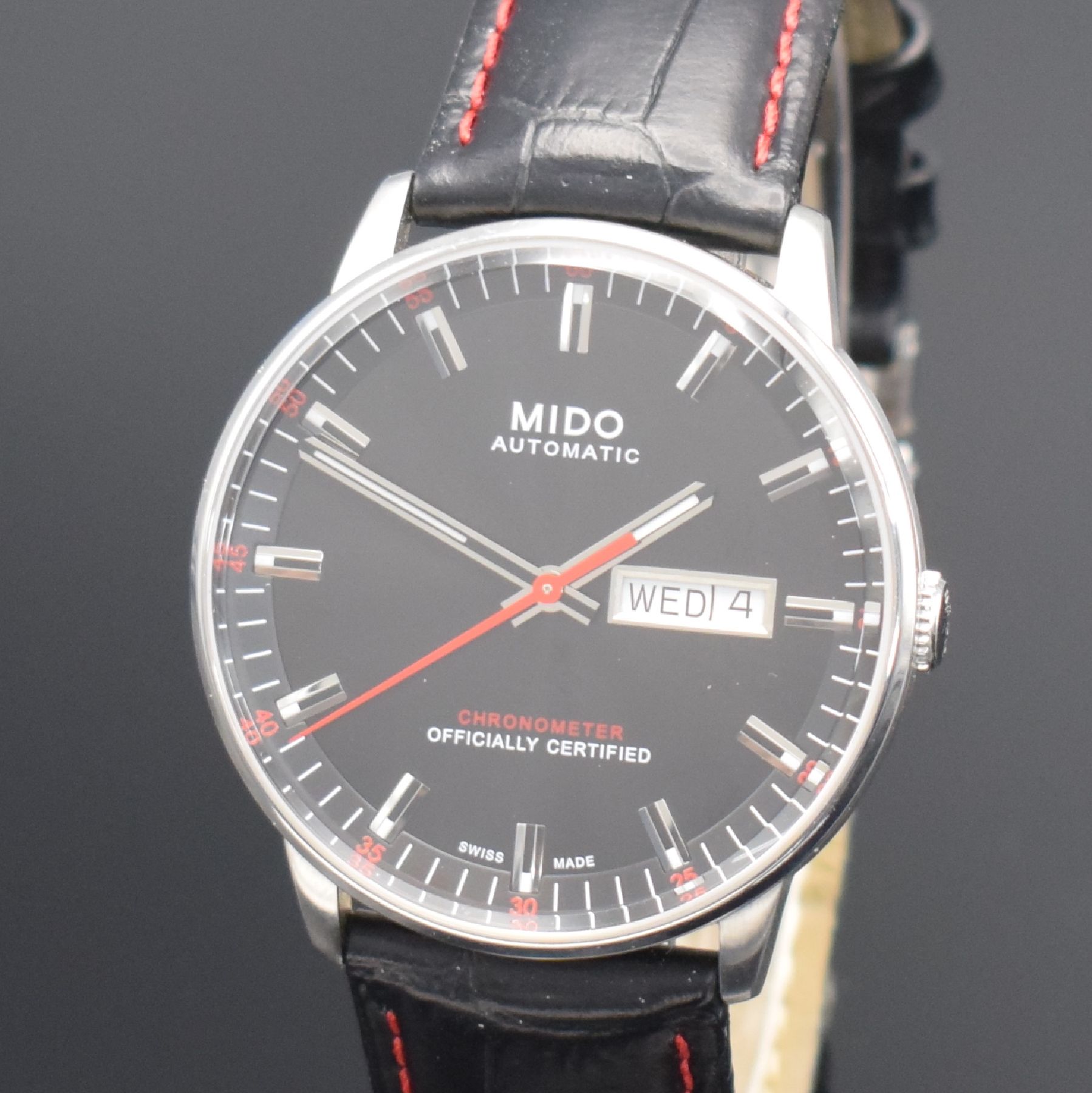 Detail a: MIDO Commander II Chronometer Herrenarmbanduhr in Stahl Referenz M021431 A, Schweiz um 2018, Automatik, beids. vergl. Geh., Boden verschr., ...