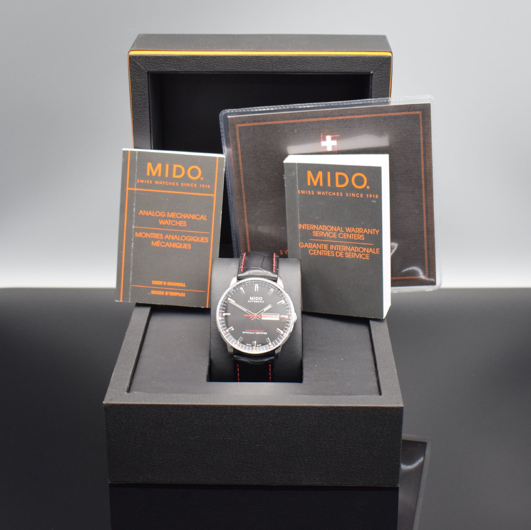 Detail f: MIDO Commander II Chronometer Herrenarmbanduhr in Stahl Referenz M021431 A, Schweiz um 2018, Automatik, beids. vergl. Geh., Boden verschr., ...