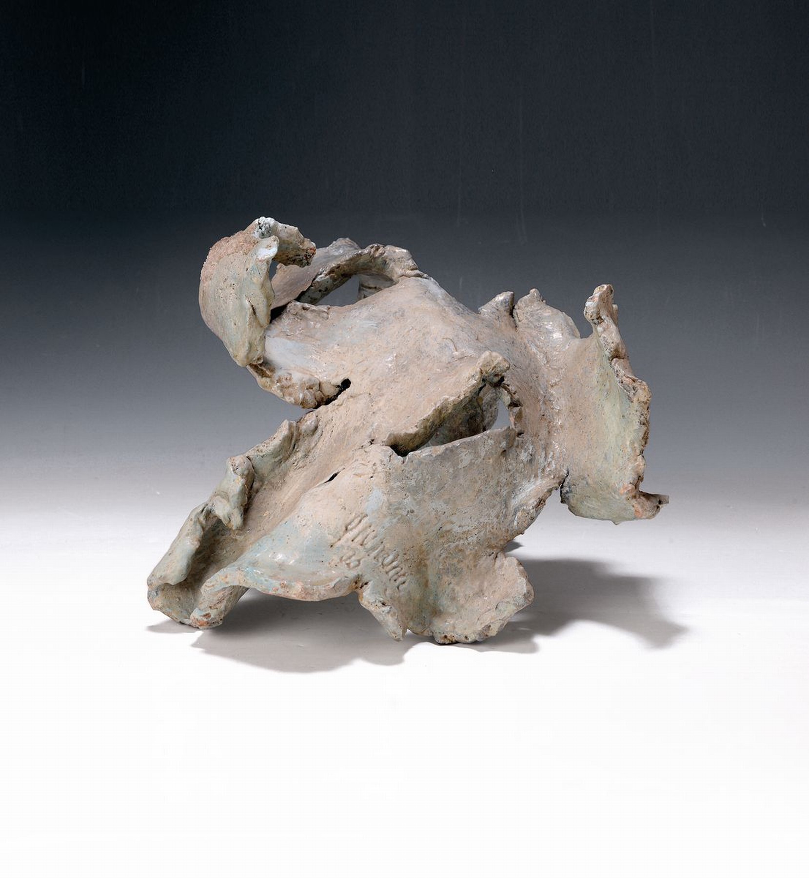 Werner Balthasar Griemann, geb. 1942 Wallern/Österreich, "Durchdringung II", Keramik auf Profilstahlsockel, organisch -archaische Form ...