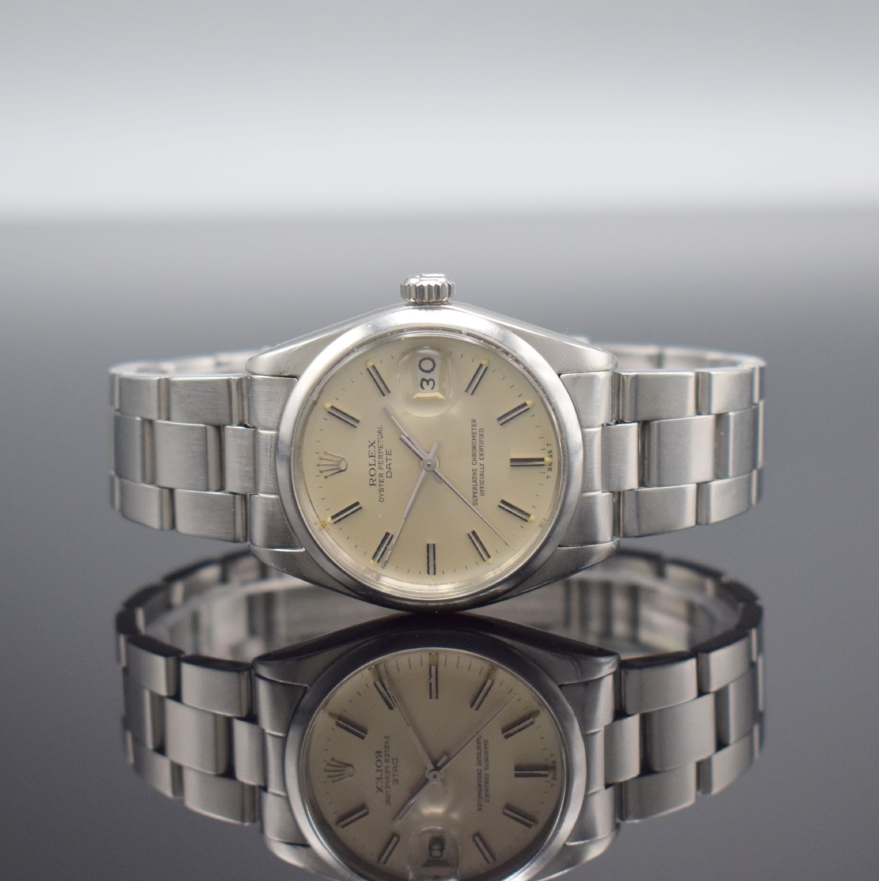 ROLEX Oyster Perpetual Date Referenz 1500 Herrenarmbanduhr, Schweiz um 1965, Automatik, Chronometer der Superlative in Edelstahl an Oysterband m. ...
