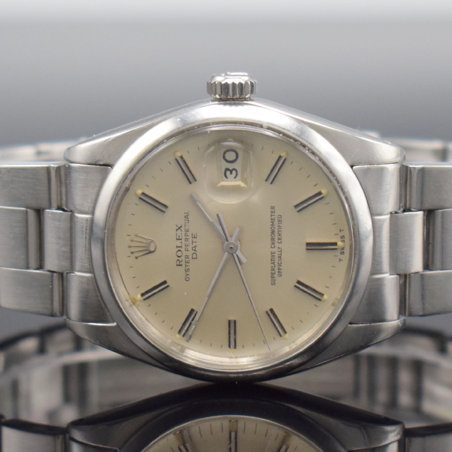Detail a: ROLEX Oyster Perpetual Date Referenz 1500 Herrenarmbanduhr, Schweiz um 1965, Automatik, Chronometer der Superlative in Edelstahl an Oysterband m. ...