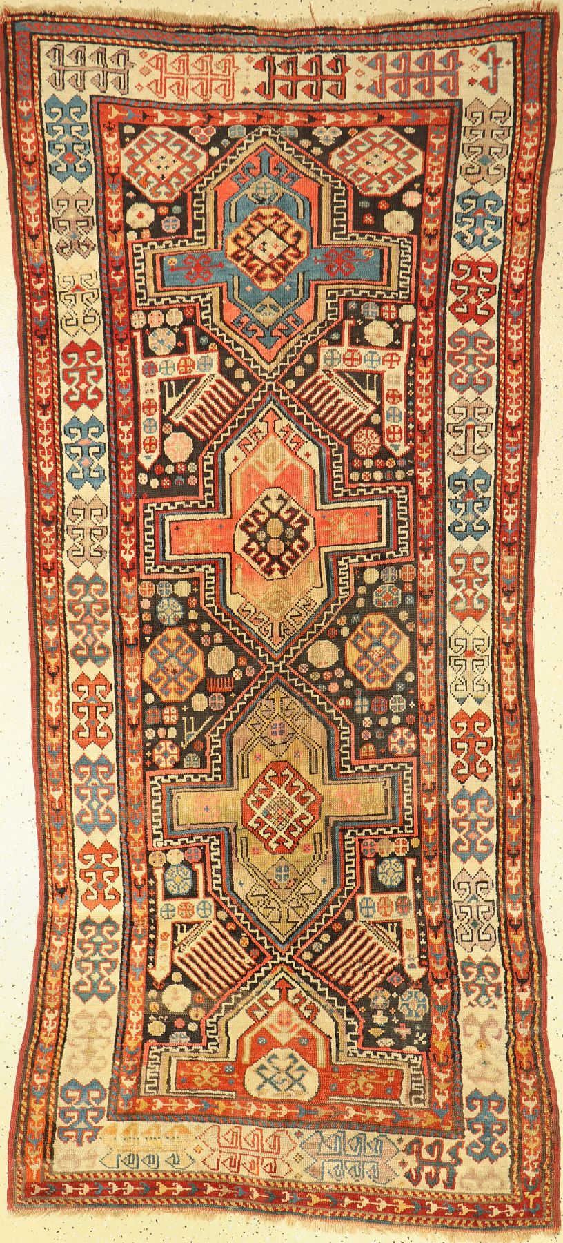 Antiker Kazak, Kaukasus, um 1900, Wolle aufWolle, ca. 245 x 110 cm, EHZ: 3, (Restauriert))