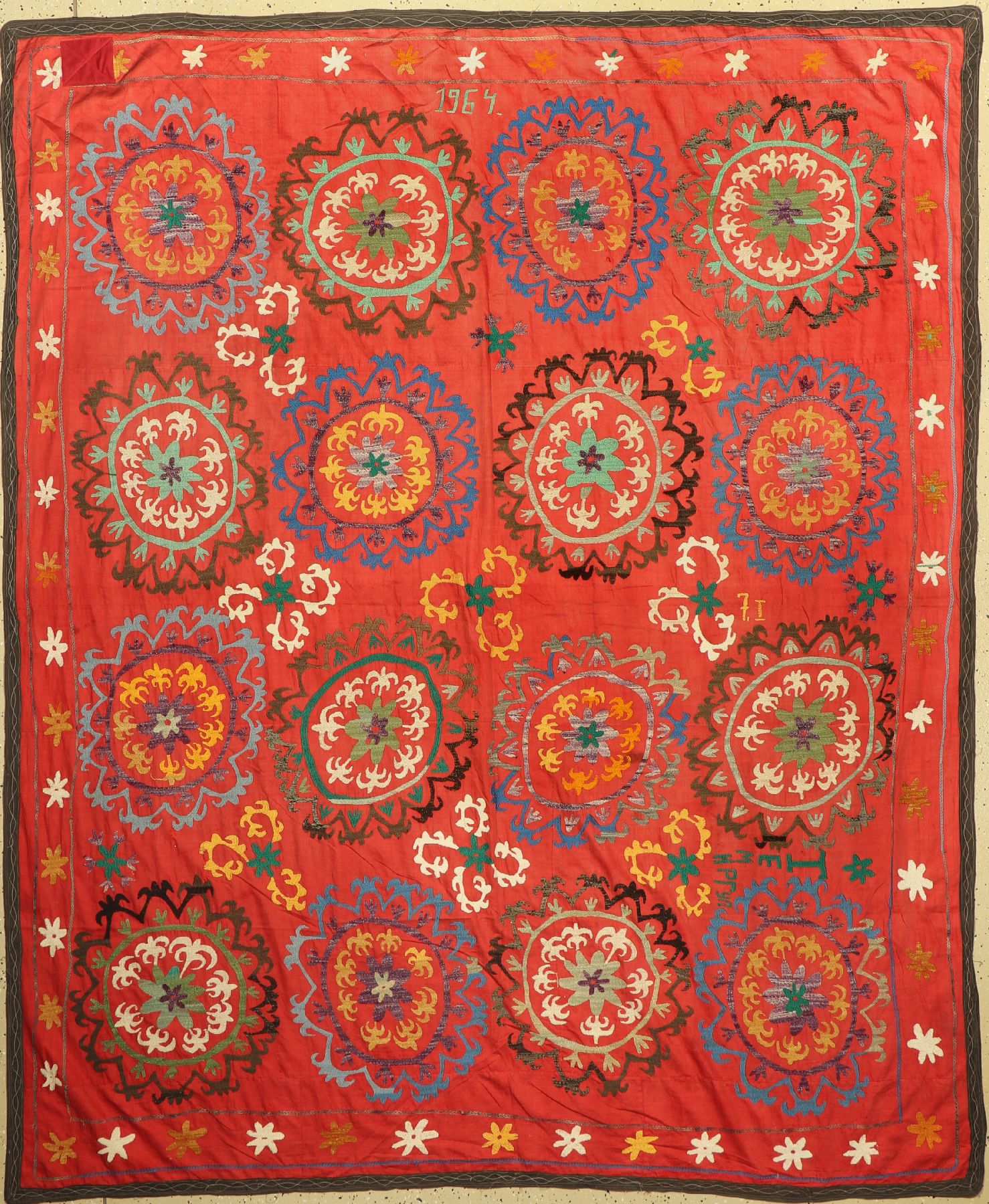Susani, Tadschikistan, datiert 1964, Baumwollstickerei, ca. 230 x 188 cm, EHZ: 2, (geflickt)