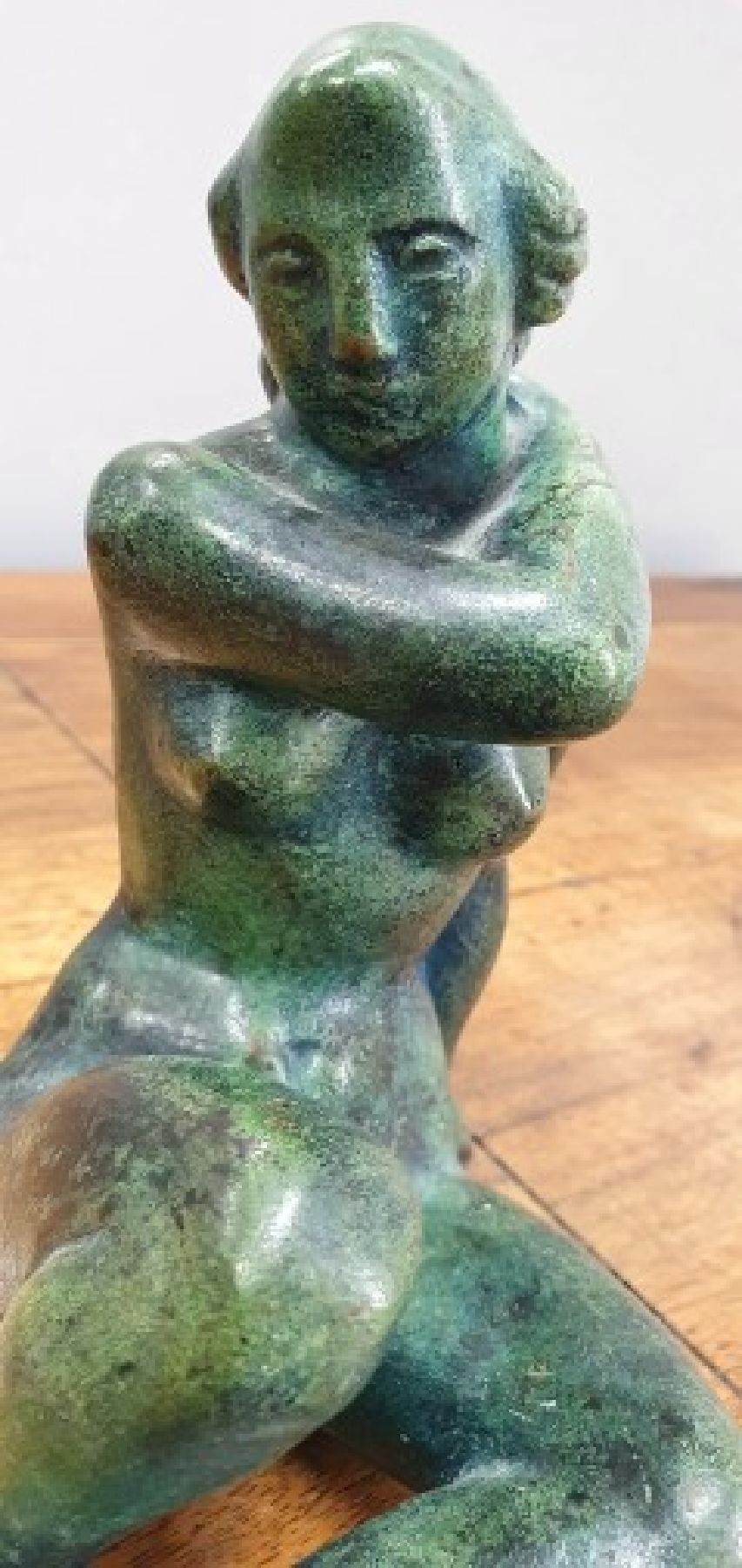 Detail b: Arno Breker, 1900-1991, sitzender Akt, Bronzeskulptur grün patiniert, signiert, H. ca. 17.5cm