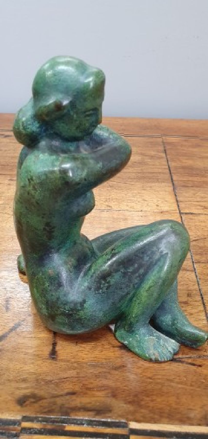 Detail e: Arno Breker, 1900-1991, sitzender Akt, Bronzeskulptur grün patiniert, signiert, H. ca. 17.5cm