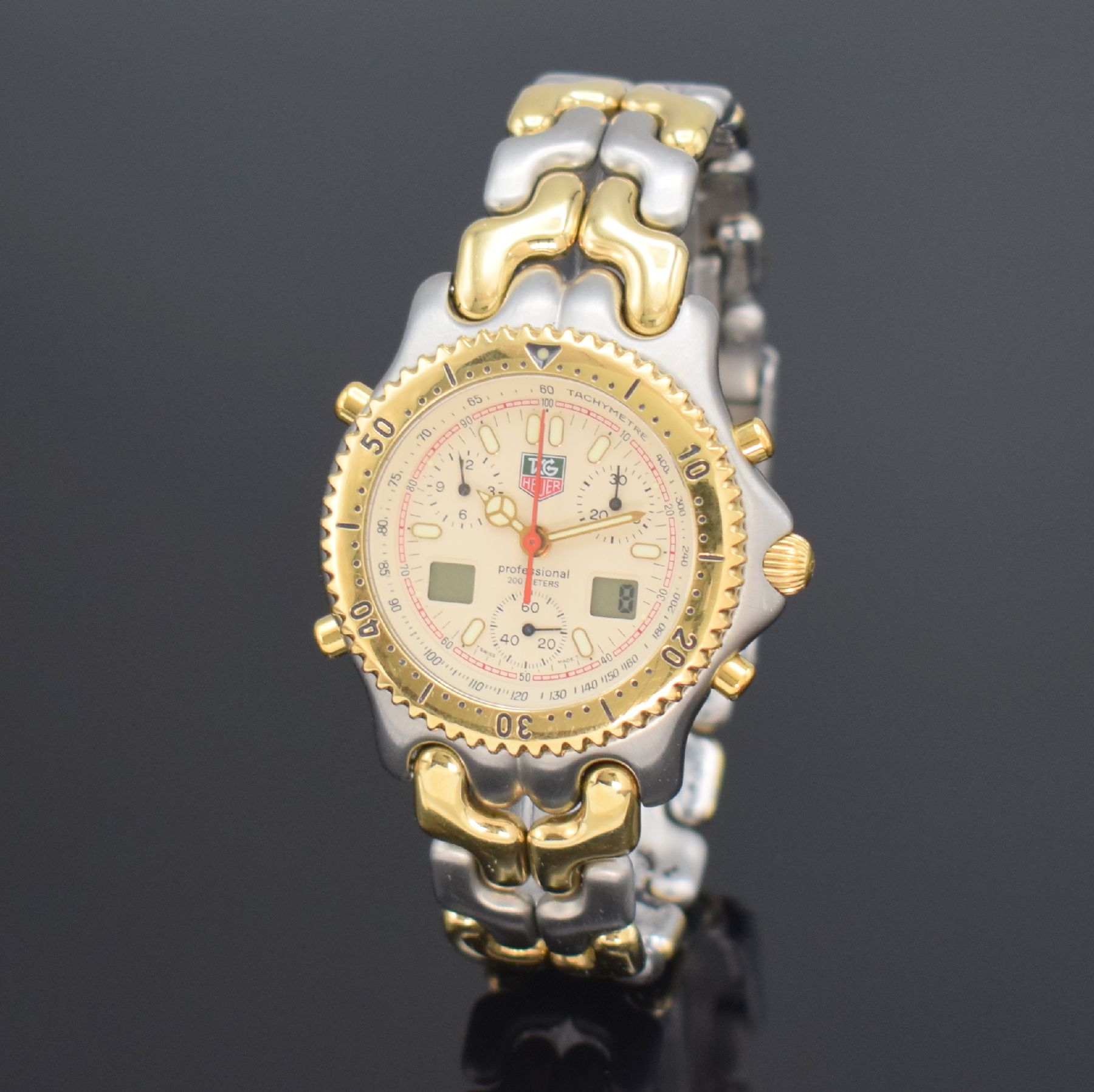 Detail b: TAG HEUER 2 Armbandchronographen Serie Professional Referenz CG1122-0 und CG1123-0, Schweiz um 2000, quarz, Edelstahlgeh. inkl. Gliederbänder m. ...