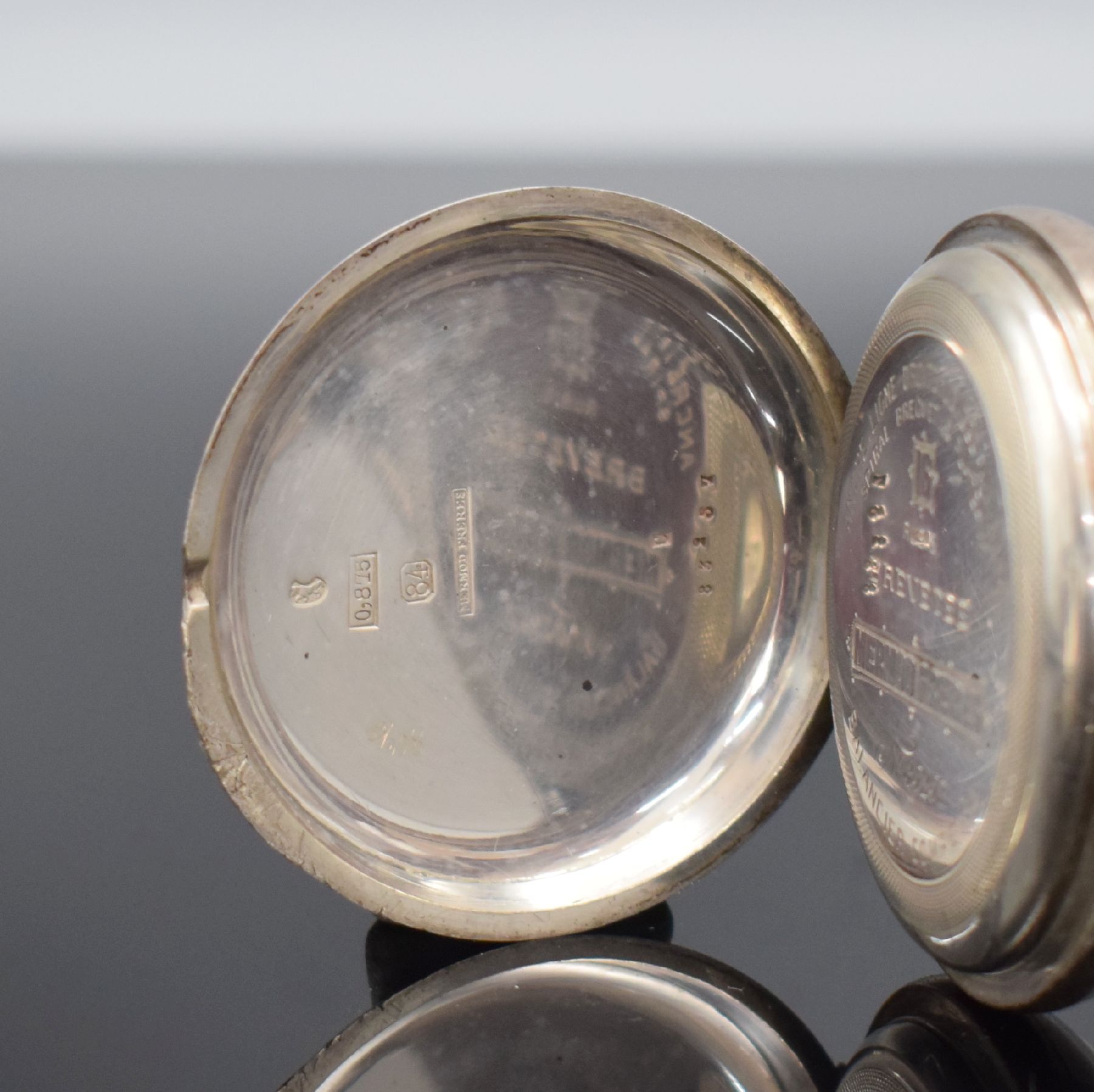 Detail b: MERMOD FRERES offene Taschenuhr in 875er Silber, Schweiz um 1900, Geh. dell./angel., guill. Rückdeckel m. Monogrammspiegel, Emailzifferbl. m. röm. ...