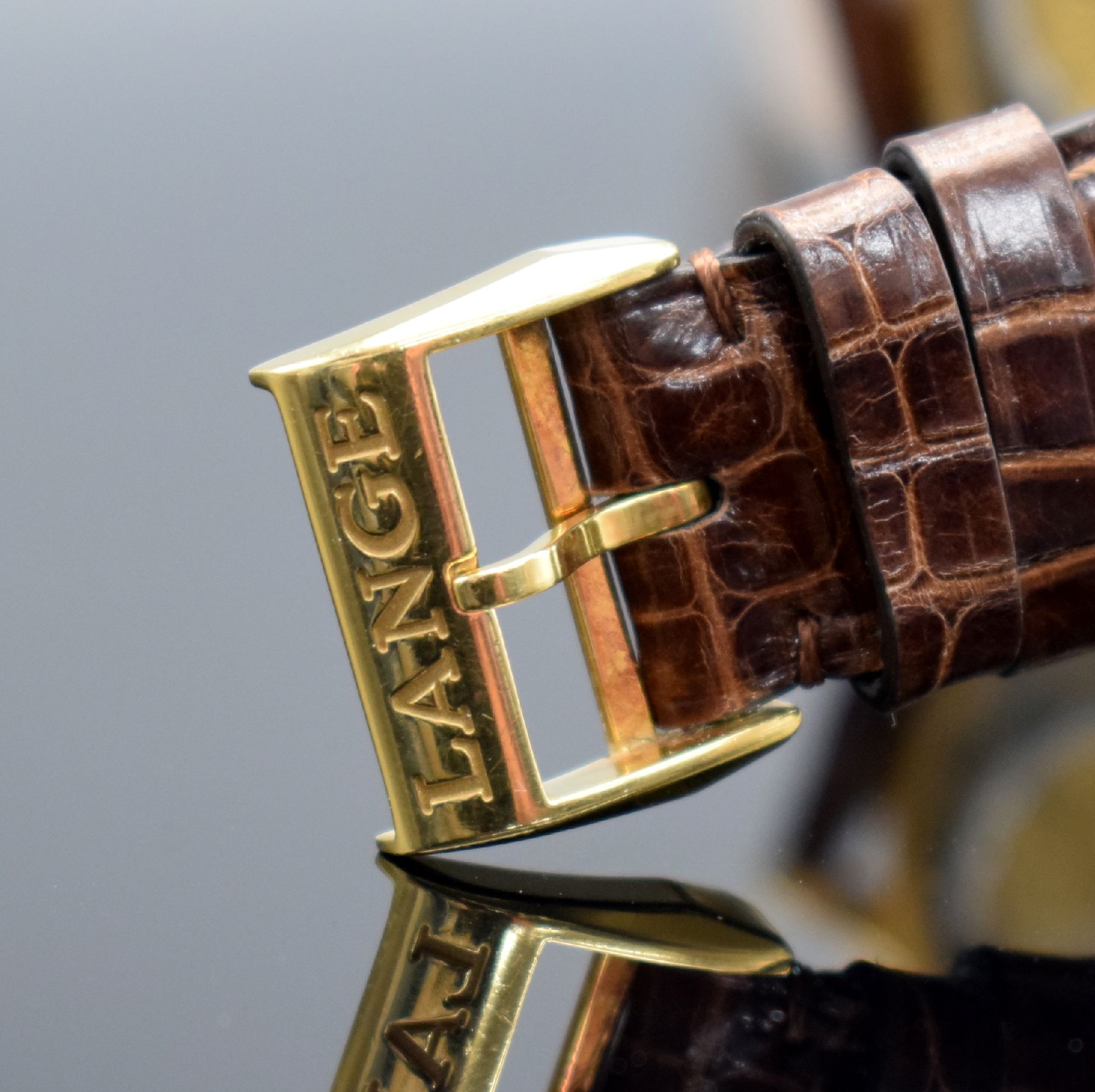 Detail j: A. LANGE & SÖHNE feine Herrenarmbanduhr Sax-O-Mat Referenz 301.021, Deutschland um 2000, Automatik, massives 3-teil. Gehäuse, Boden 6-fach ...