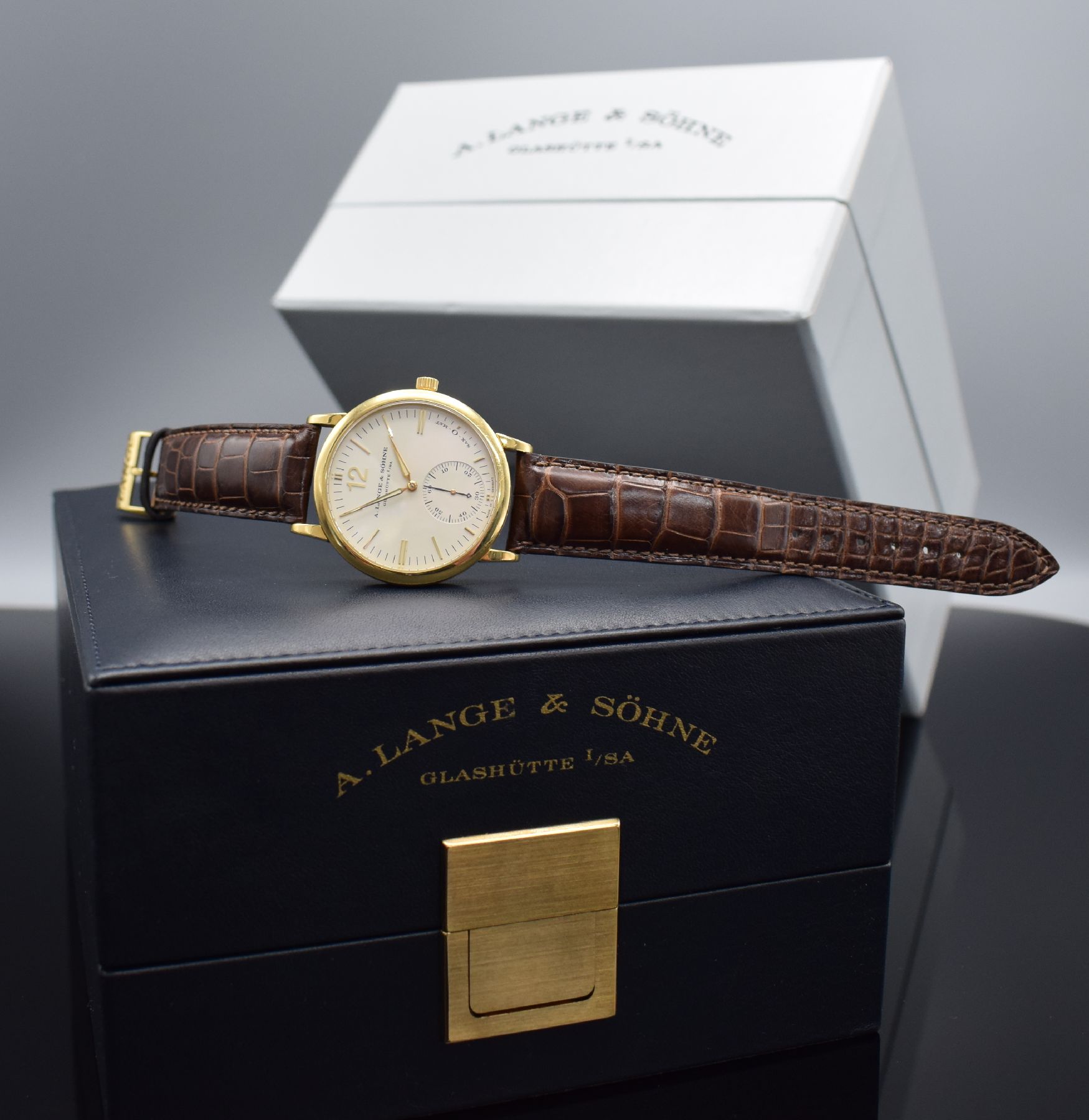 Detail m: A. LANGE & SÖHNE feine Herrenarmbanduhr Sax-O-Mat Referenz 301.021, Deutschland um 2000, Automatik, massives 3-teil. Gehäuse, Boden 6-fach ...