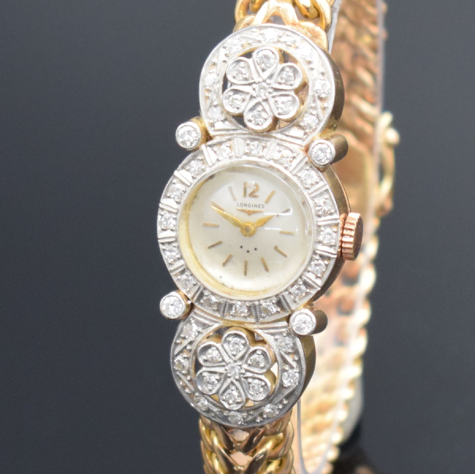 Detail c: Ausgefallene Damenarmbanduhr in RG 750/000 mit Longines Uhrwerk & Diamantbesatz, Schweiz um 1955, Handaufzug, wohl sog. Juweliersarbeit, aufw. Geh. ...