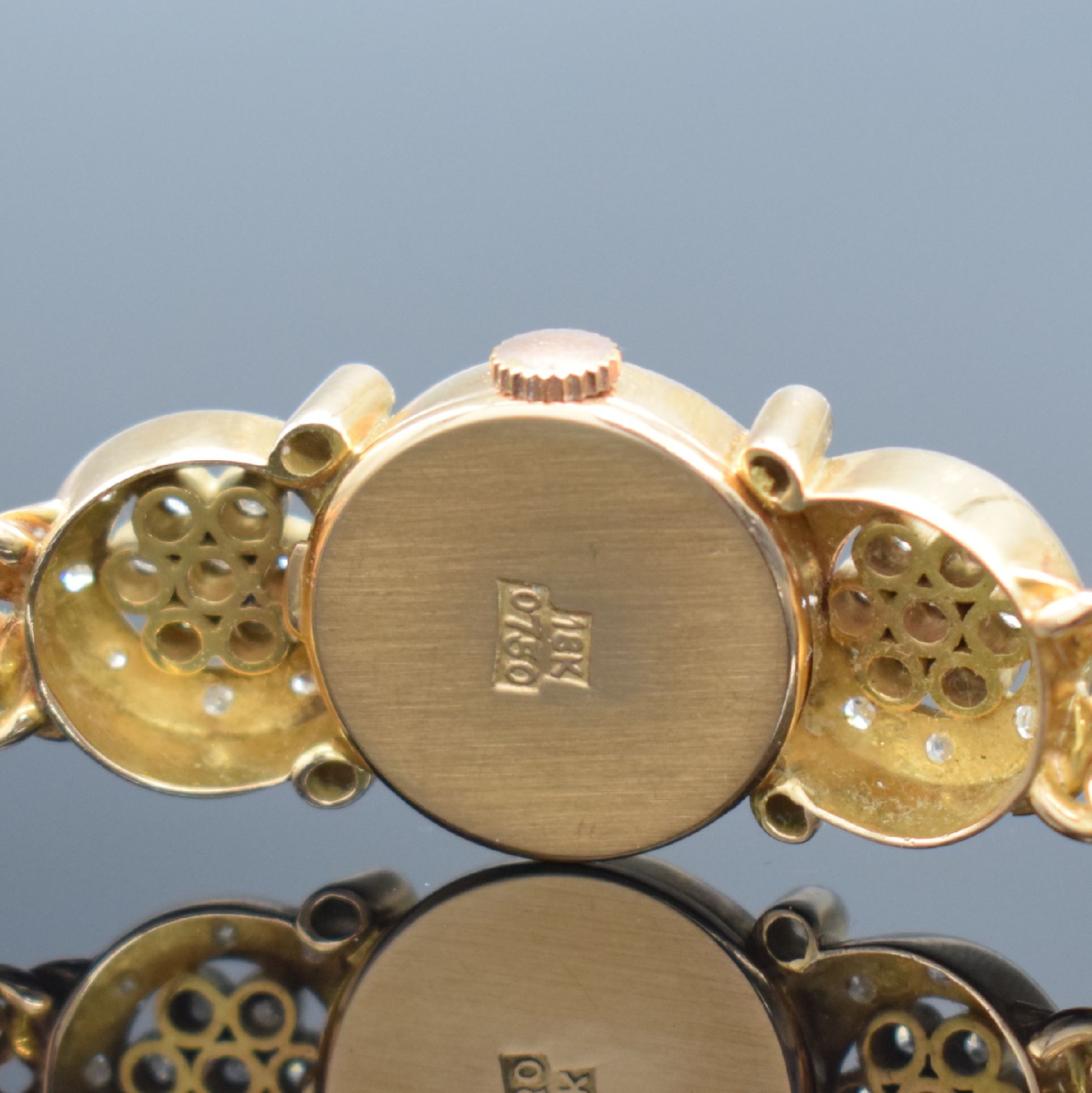 Detail f: Ausgefallene Damenarmbanduhr in RG 750/000 mit Longines Uhrwerk & Diamantbesatz, Schweiz um 1955, Handaufzug, wohl sog. Juweliersarbeit, aufw. Geh. ...