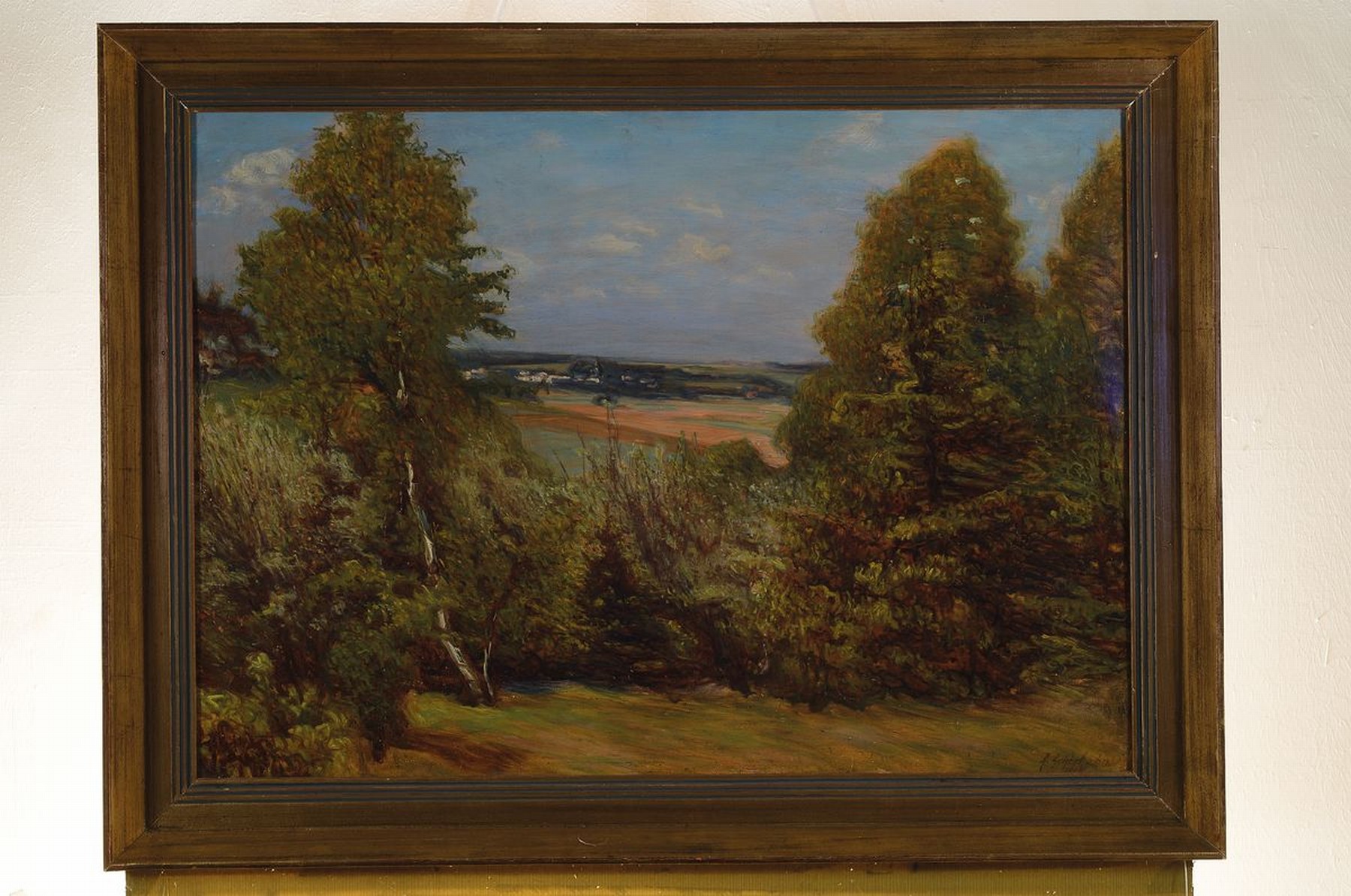 Detail k: Albin Schlehan, geb. 1870 Eichigt im Vogtland, war ansässig in Plauen, hier: Sommerliche Landschaft mit Blick auf ein Dorf, Öl/Malkarton, rechts ...