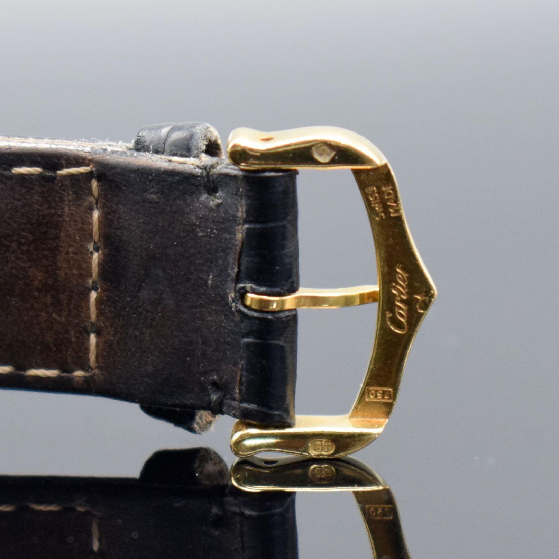 Detail h: CARTIER Damenarmbanduhr Tank Francaise in GG 750/000, Schweiz um 2005, quarz, Ref. 1821, Boden 4-fach verschr., neutr. Lederband m. orig. Dornschl. ...