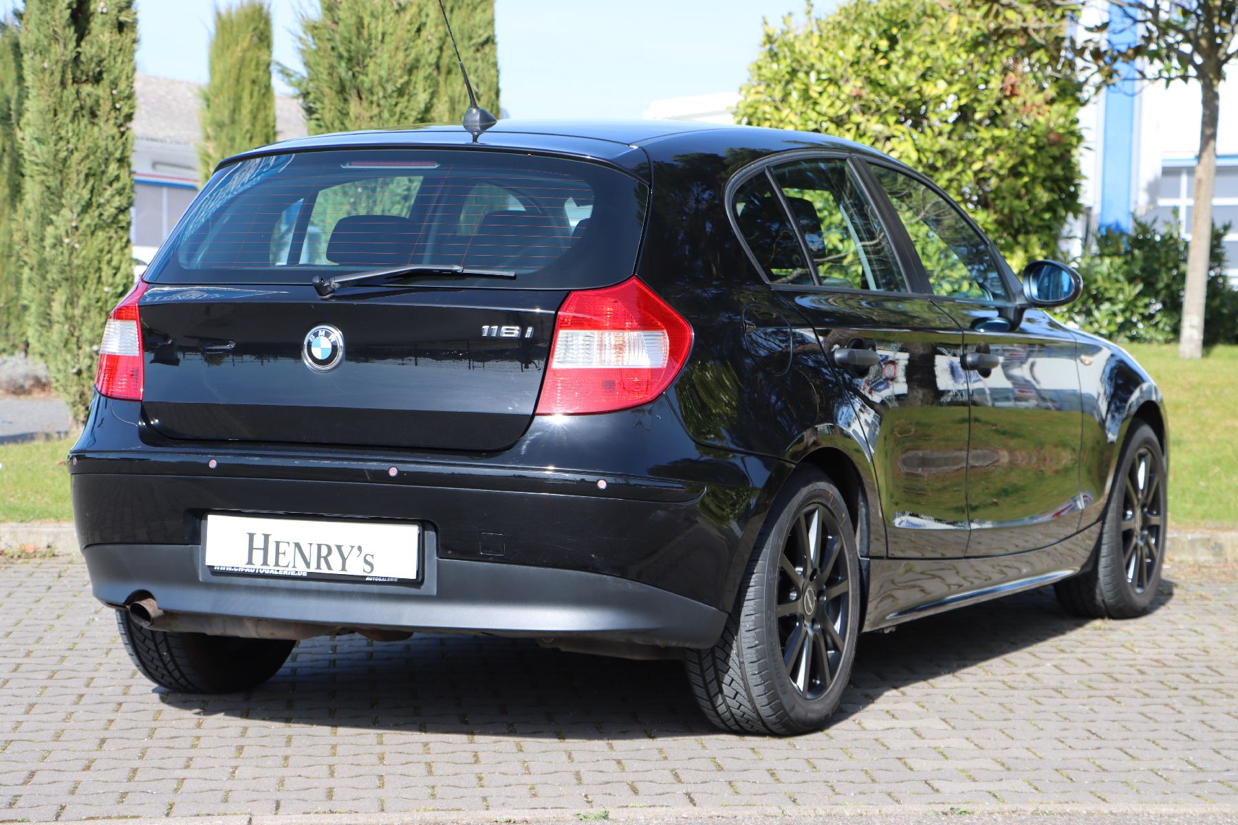 Detail b: BMW 116i Limousine, Fahrgestellnummer: WBAUF11020P089370, EZ 01/2007, 4. Hand, Laufleistung 166.899 km, HU 10/2022, 85 kW/116 PS, 6-Gang ...