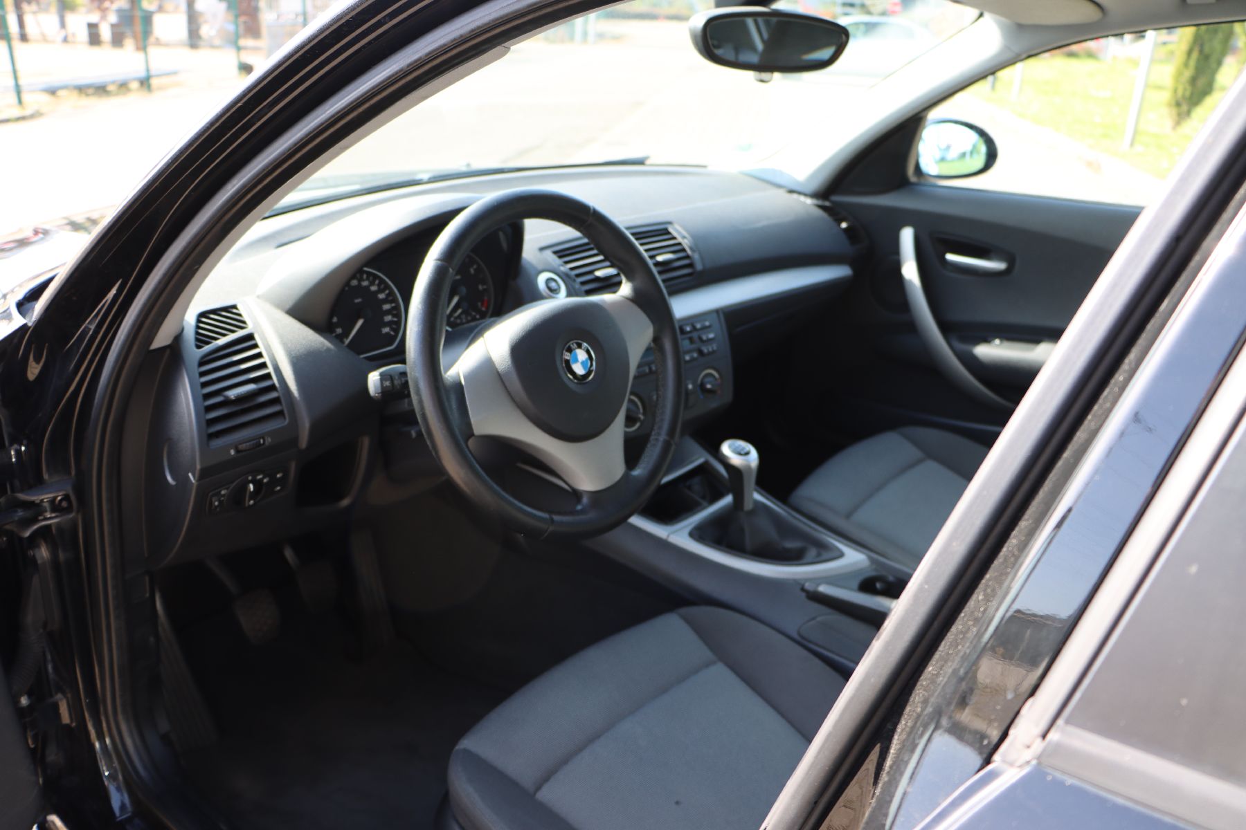 Detail h: BMW 116i Limousine, Fahrgestellnummer: WBAUF11020P089370, EZ 01/2007, 4. Hand, Laufleistung 166.899 km, HU 10/2022, 85 kW/116 PS, 6-Gang ...