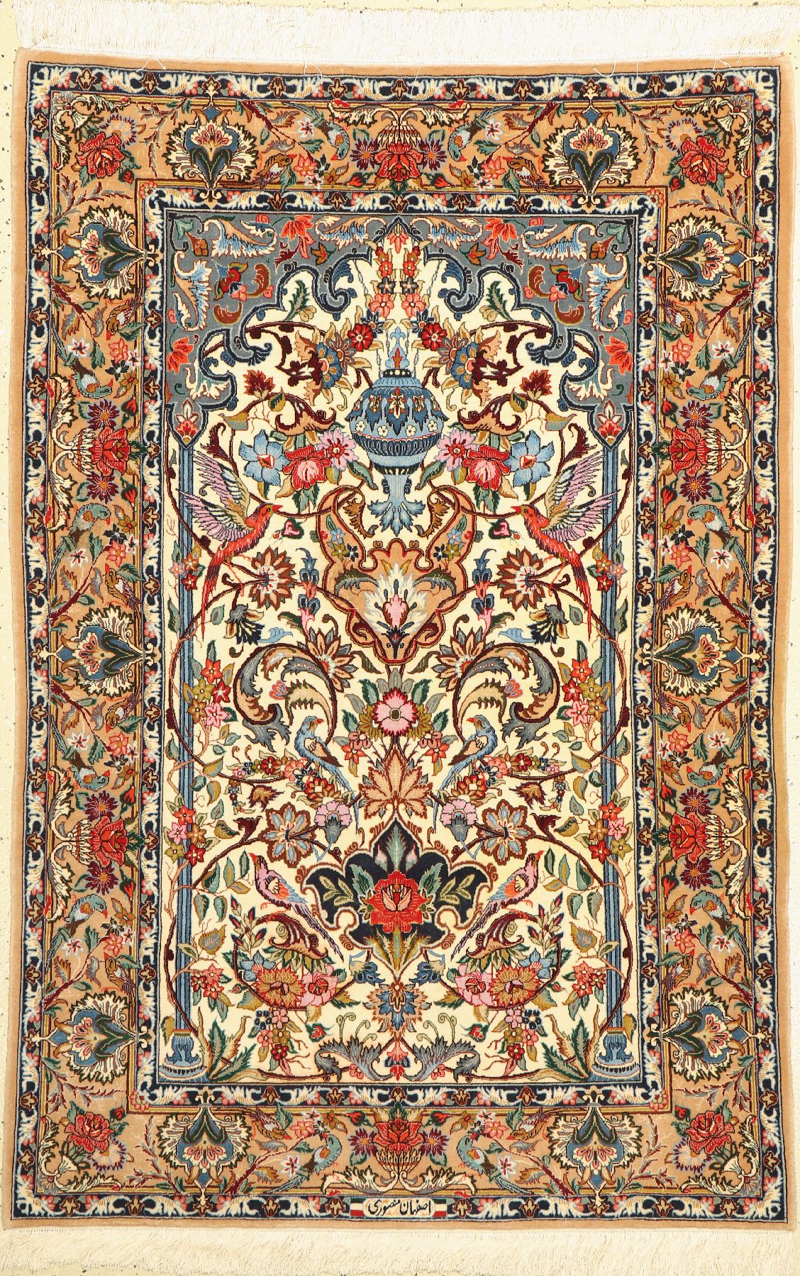 Esfahan fein signiert, (Mansuri), Persien, um 1960, Korkwolle mit und auf Seide, ca. 166 x 111 cm, ca. 1,0 Mio. Kn/qm, EHZ: 2 (leicht verfärbt)
