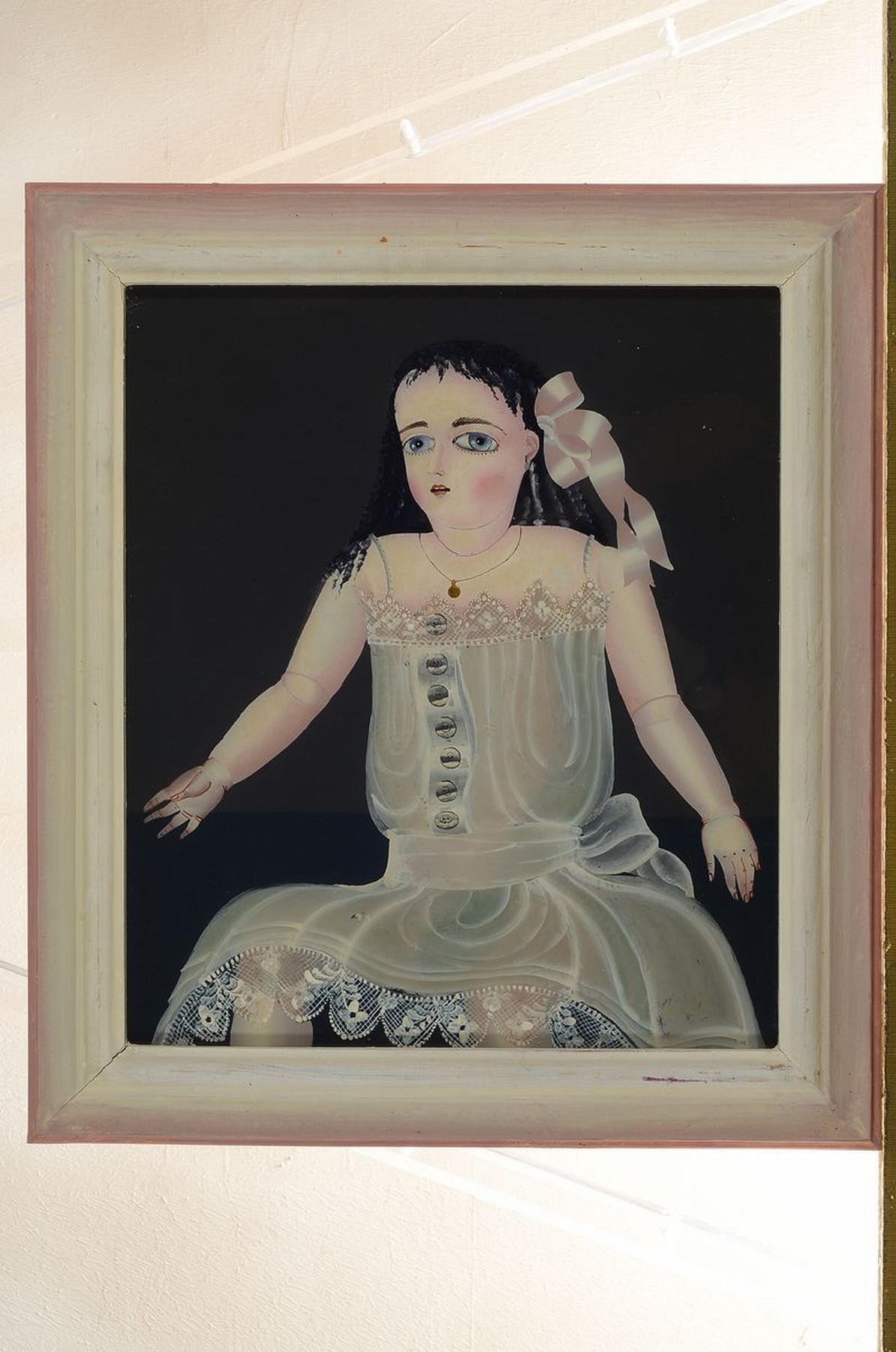 Detail m: Suzy Bartolini, geb. 1930, zwei Hinterglasmalereien mit Puppendarstellungen, rückseitig signiert und z.T. bezeichnet, ca. 38 x 33 cm, Rahmen ca. ...