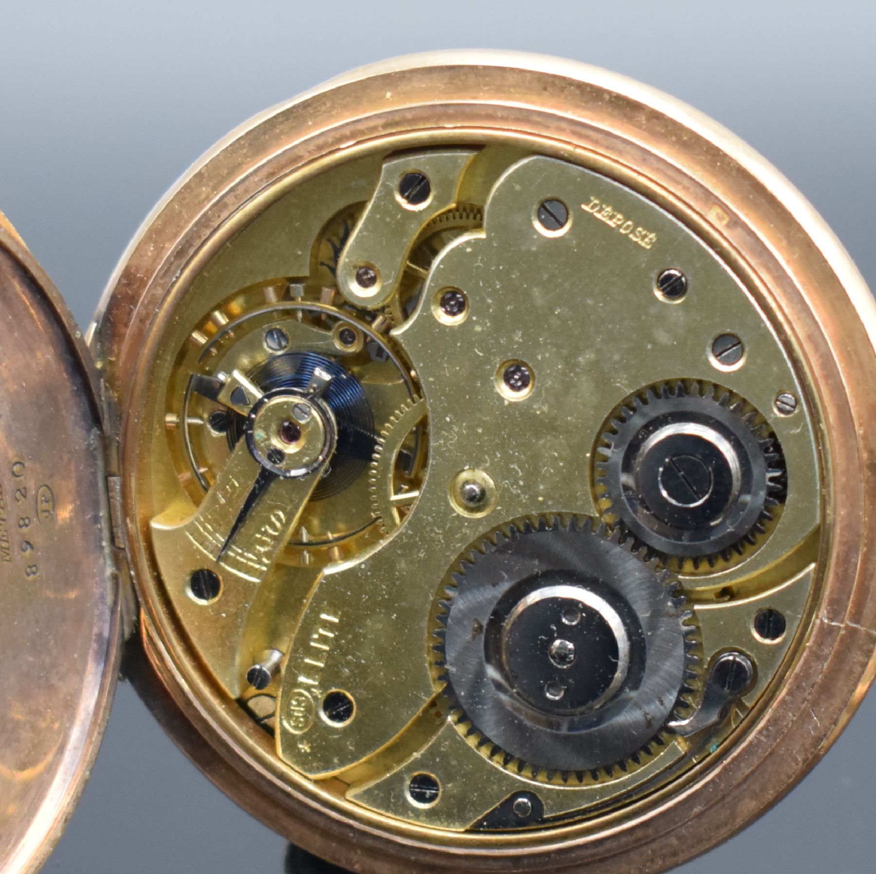 Detail g: UNION HORLOGERE Savonette in RG 585/000, Schweiz um 1915, 2-Deckel Goldgeh. dell., Sprungdeckel m. Monogramm, Metallcuvette mit Widmung, ...
