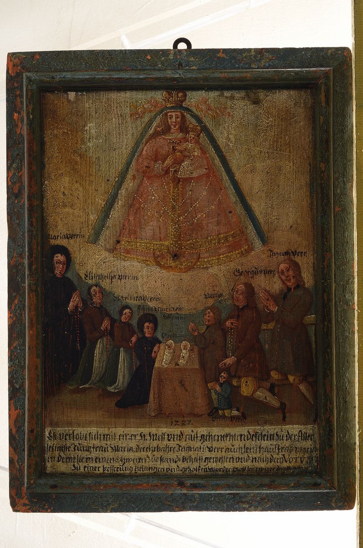 Detail k: Votivbild, süddeutsch, dat. 1727, Anbetung Mariens anlässlich Heirat und Geburt zweier Kinder, Maria als Schutzmantelmadonna, mit Beschreibung u. ...