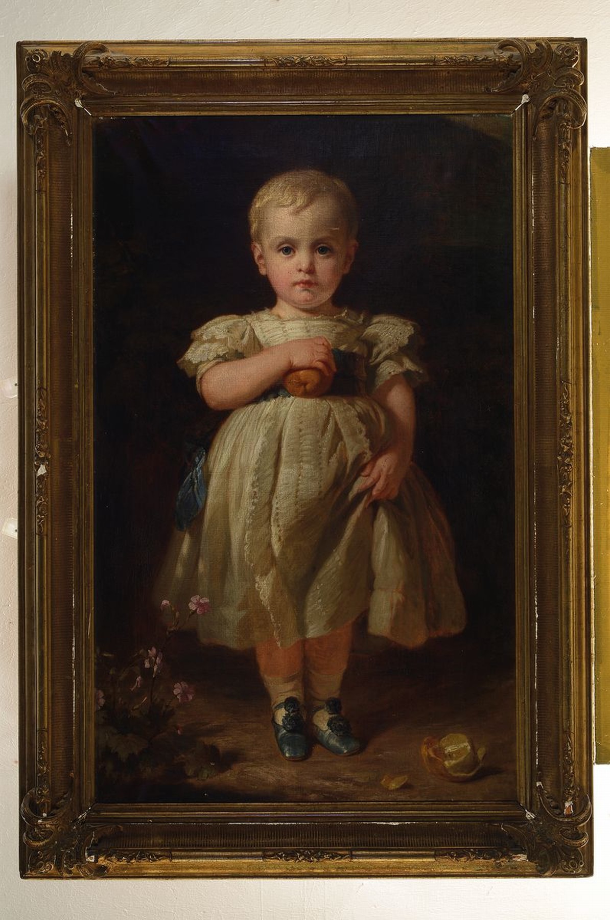Detail k: Unbekannter Künstler, deutsch, um 1870, Ganzporträt eines Kindes, Öl/Lwd, feine lasierende Malerei mit gekonntem Inkarnat und Stofflichkeit, ...
