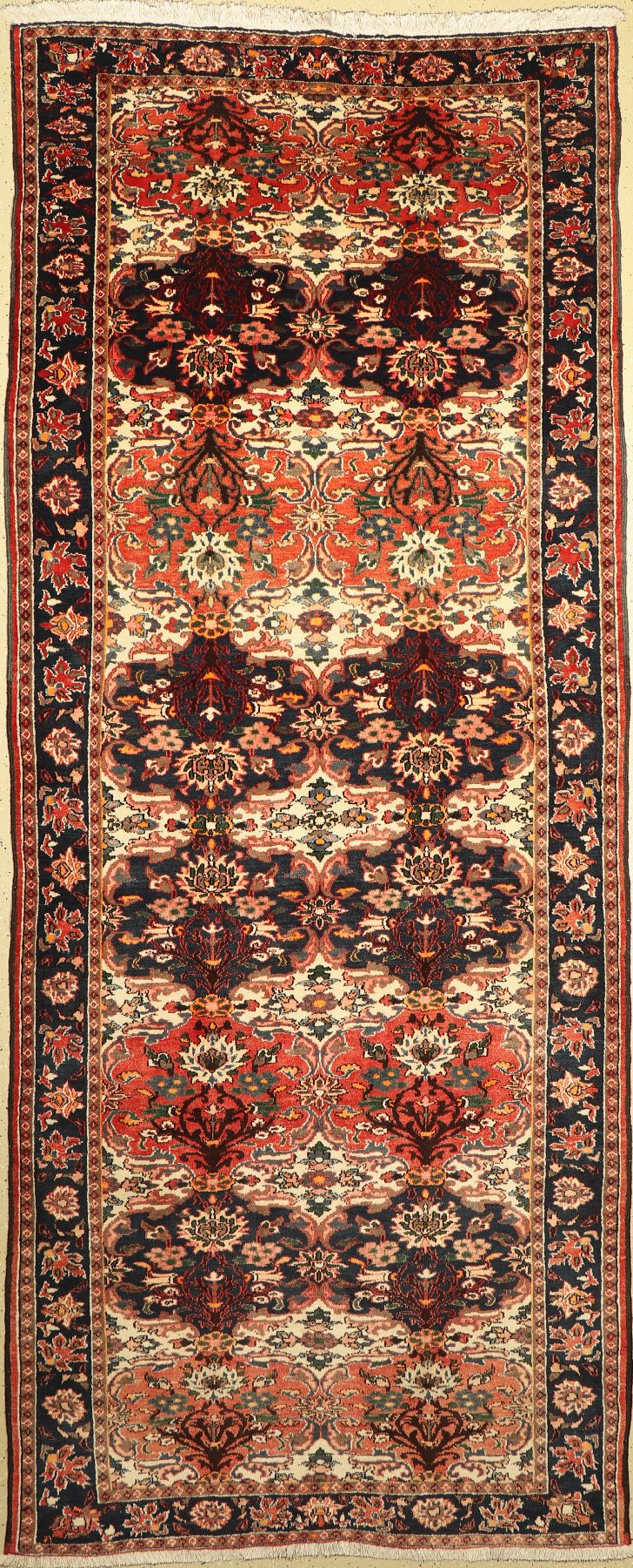 Bachtiar alt, Persien, ca. 60 Jahre, Wolle auf Baumwolle, ca. 385 x 160 cm, EHZ: 2