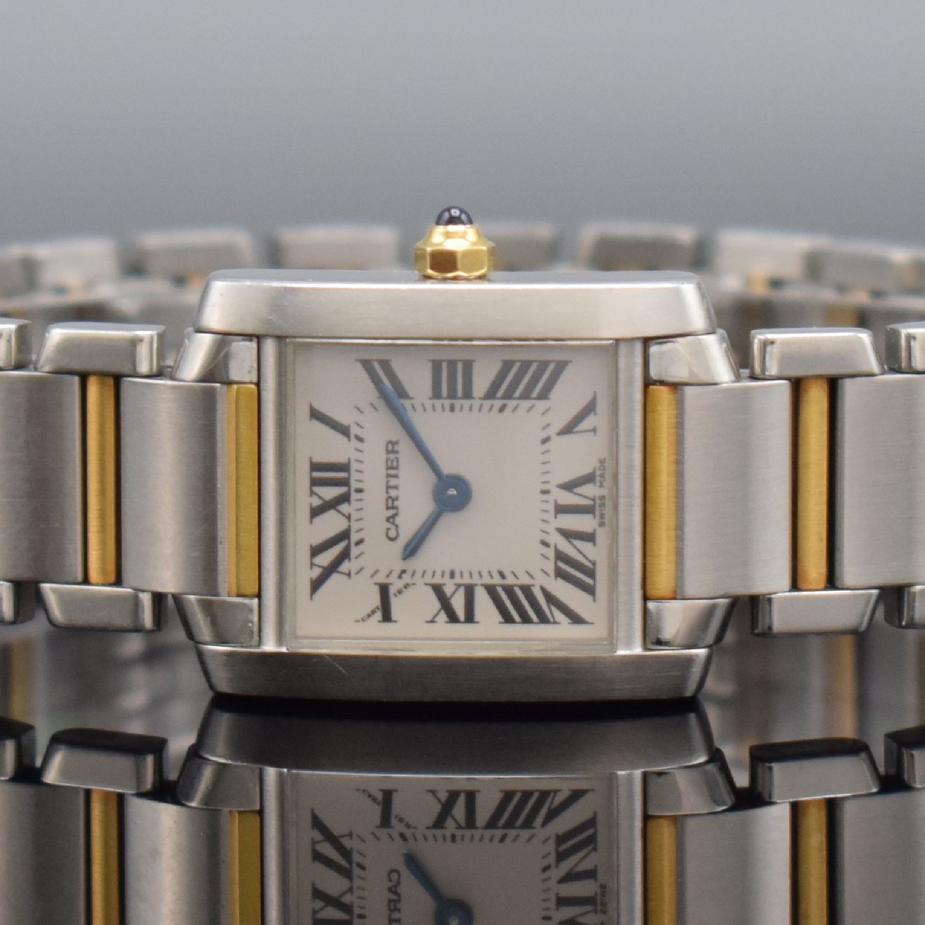 Detail a: CARTIER Tank Francaise Damenarmbanduhr Referenz 2384, Schweiz um 2005, quarz, Edelstahl/Gold kombiniert inkl. Gliederband m. dopp. Faltschl., Boden ...