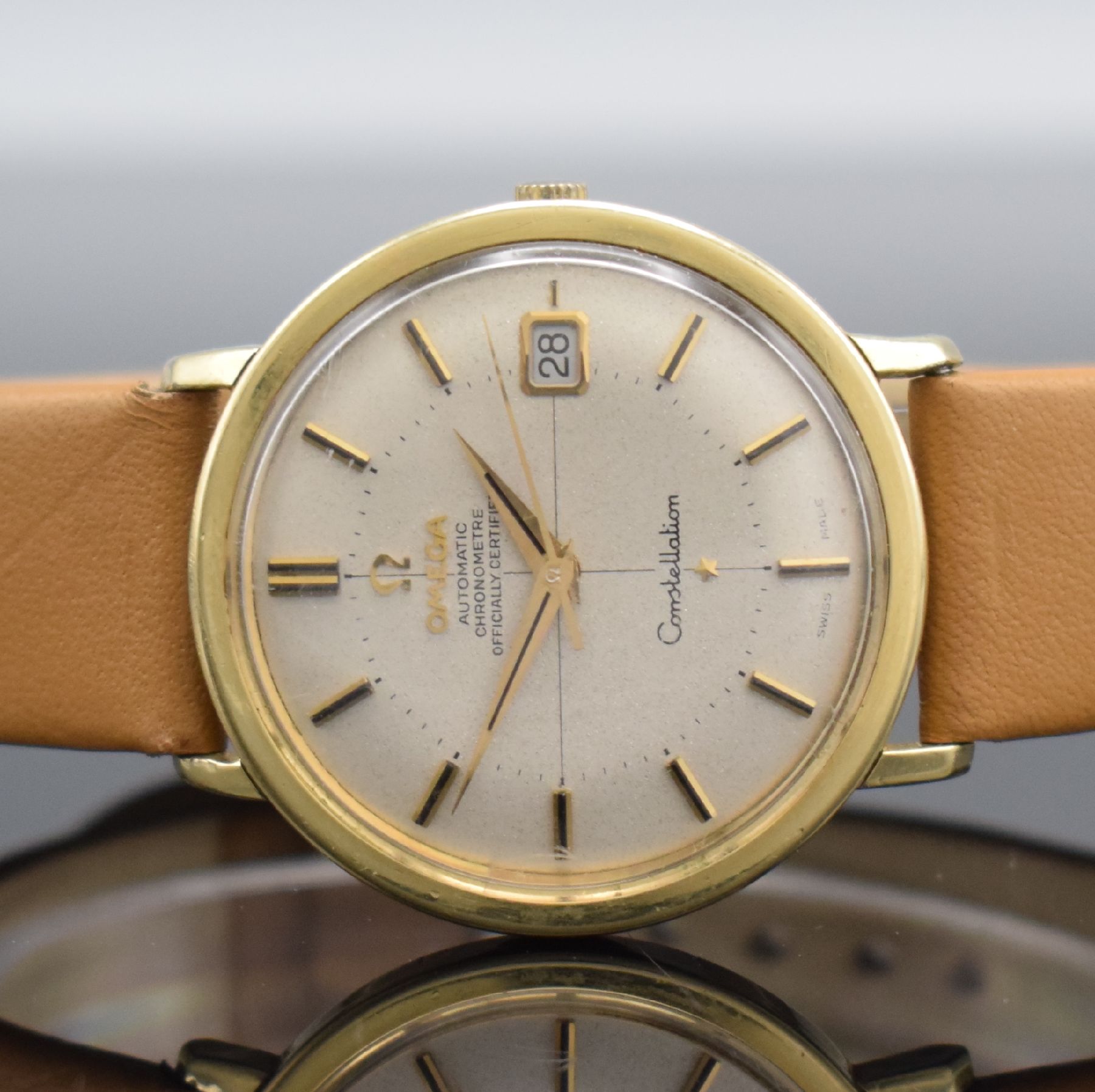 Detail a: OMEGA Herrenarmbanduhr Constellation Chronometer Referenz CD 168.004, Automatik, Schweiz um 1967, Edelstahlgeh. m. Goldhaube, Boden m. Darst. ...
