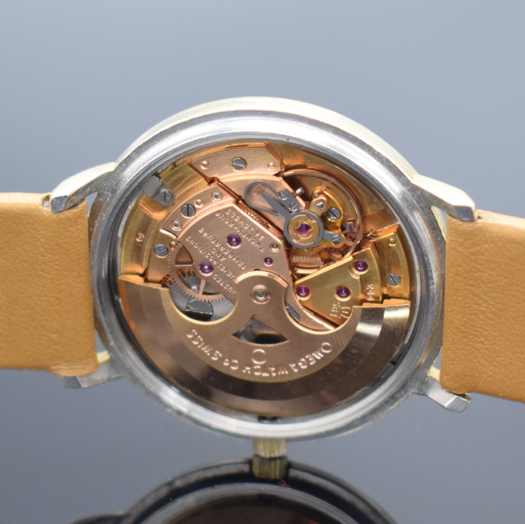 Detail f: OMEGA Herrenarmbanduhr Constellation Chronometer Referenz CD 168.004, Automatik, Schweiz um 1967, Edelstahlgeh. m. Goldhaube, Boden m. Darst. ...
