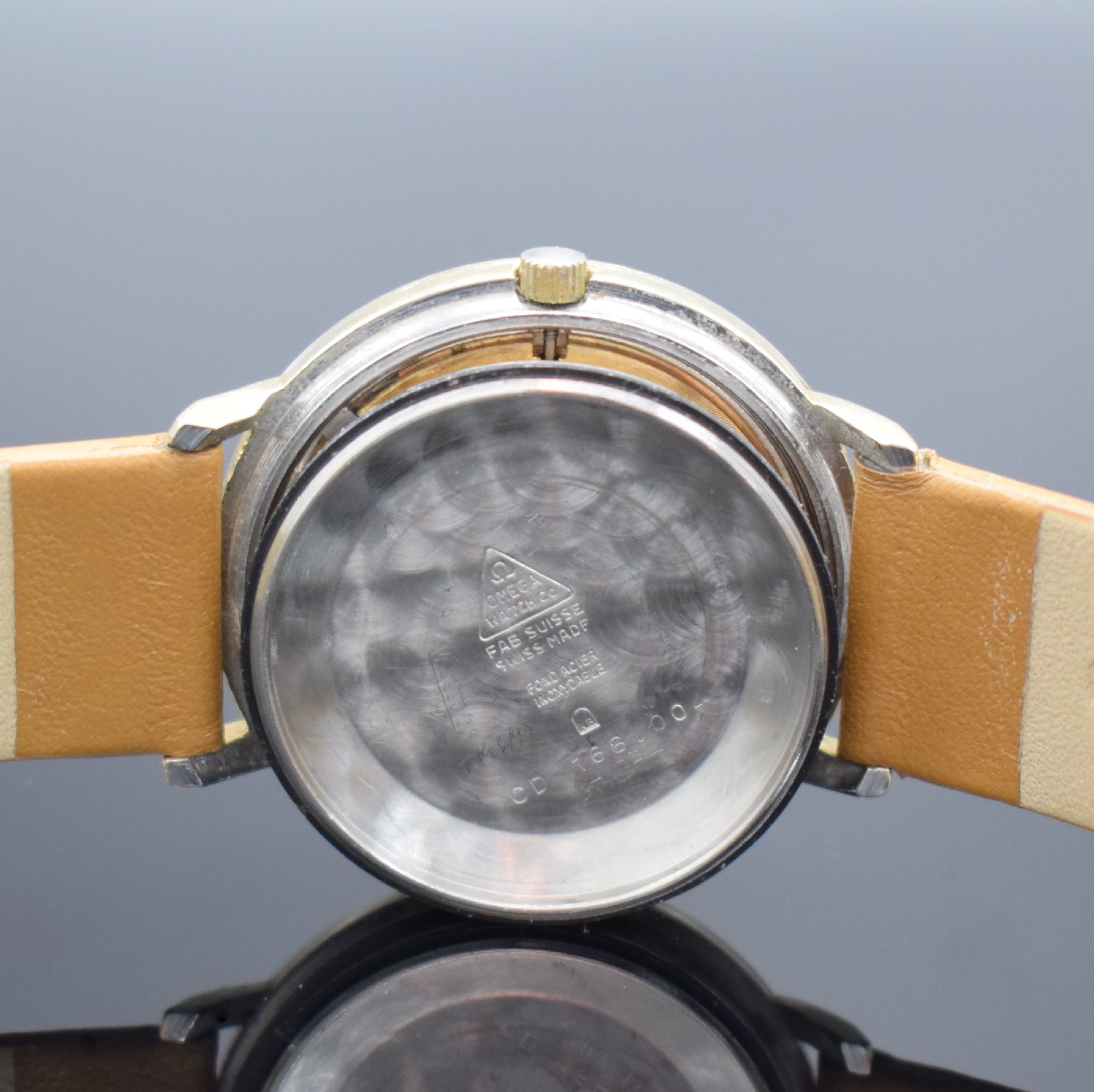 Detail g: OMEGA Herrenarmbanduhr Constellation Chronometer Referenz CD 168.004, Automatik, Schweiz um 1967, Edelstahlgeh. m. Goldhaube, Boden m. Darst. ...
