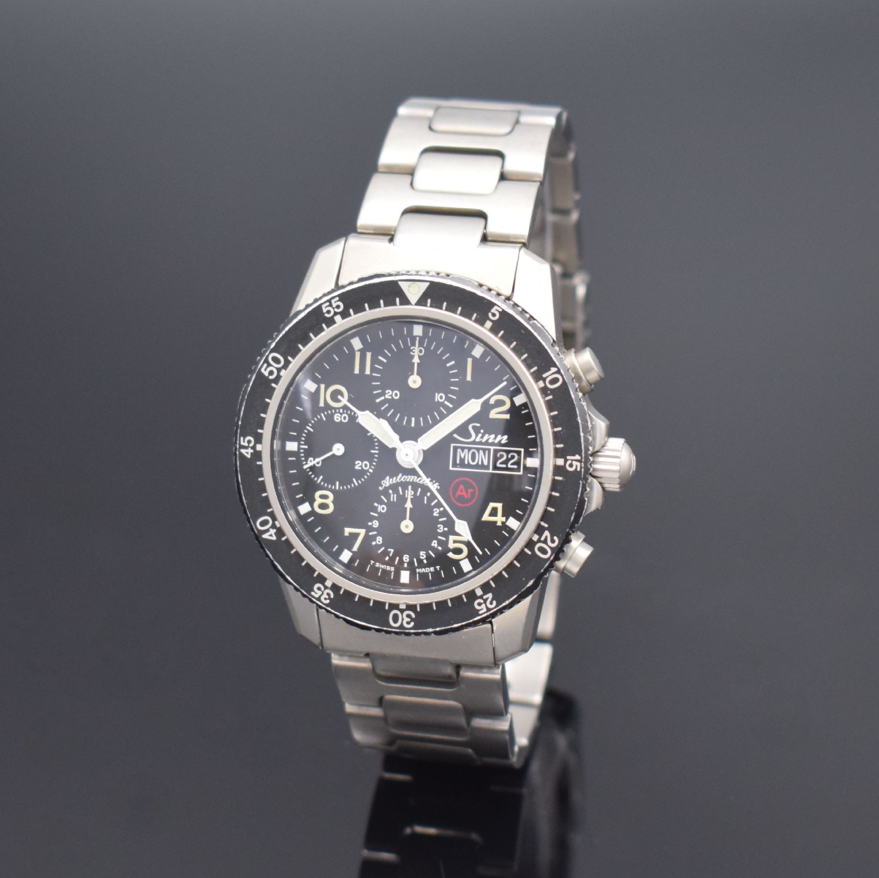 SINN Armbandchronograph im Militärdesign Modell 103 Ti Ar, Automatik, Schweiz um 1995, antimagnetisches, mit Argon- Trockenhaltetechnik versehenes ...