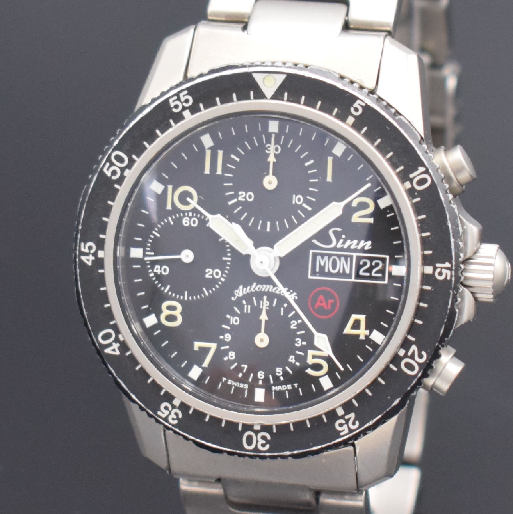 Detail a: SINN Armbandchronograph im Militärdesign Modell 103 Ti Ar, Automatik, Schweiz um 1995, antimagnetisches, mit Argon- Trockenhaltetechnik versehenes ...