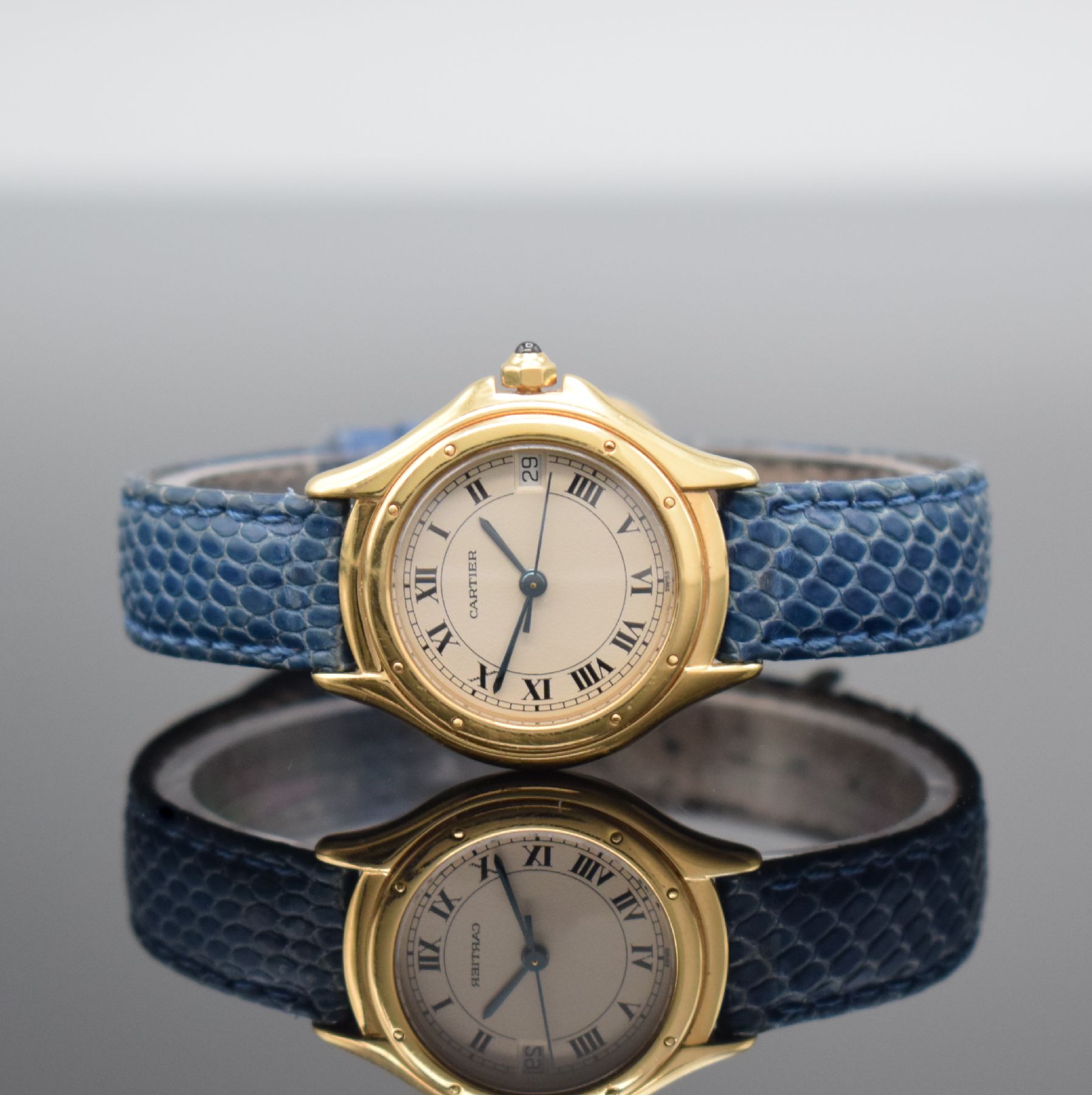 CARTIER Damenarmbanduhr Cougar in GG 750/000 Referenz 887906, Schweiz um 1985, quarz, Boden 8-fach verschr., silb. Zifferbl. m. röm. Std., gebl. ...