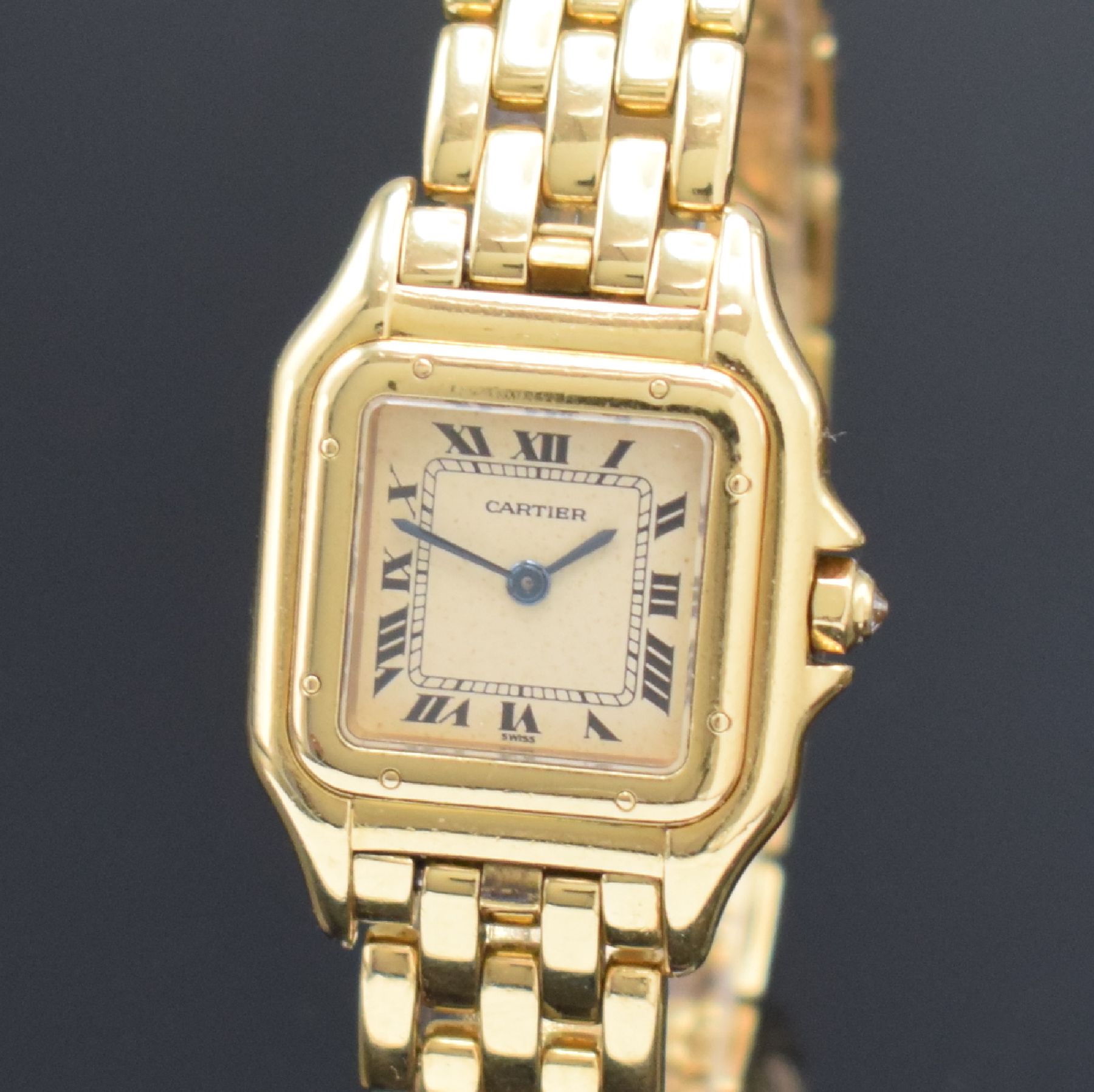 Detail c: CARTIER Damenarmbanduhr Panthére in GG 750/000, Schweiz um 1985, massiv. Goldgeh. inkl. Gliederband mit dopp. Faltschl., Boden 8-fach verschr., ...