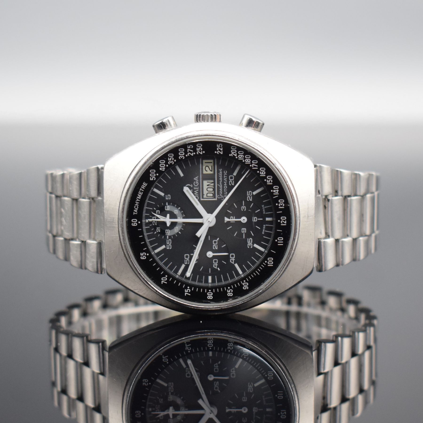 OMEGA Speedmaster Armbandchronograph in Stahl, Schweiz um 1976, verschr. Geh. Ref. 176.0012, orig. Stahlband Ref. 1162/1/172 m. starken ...