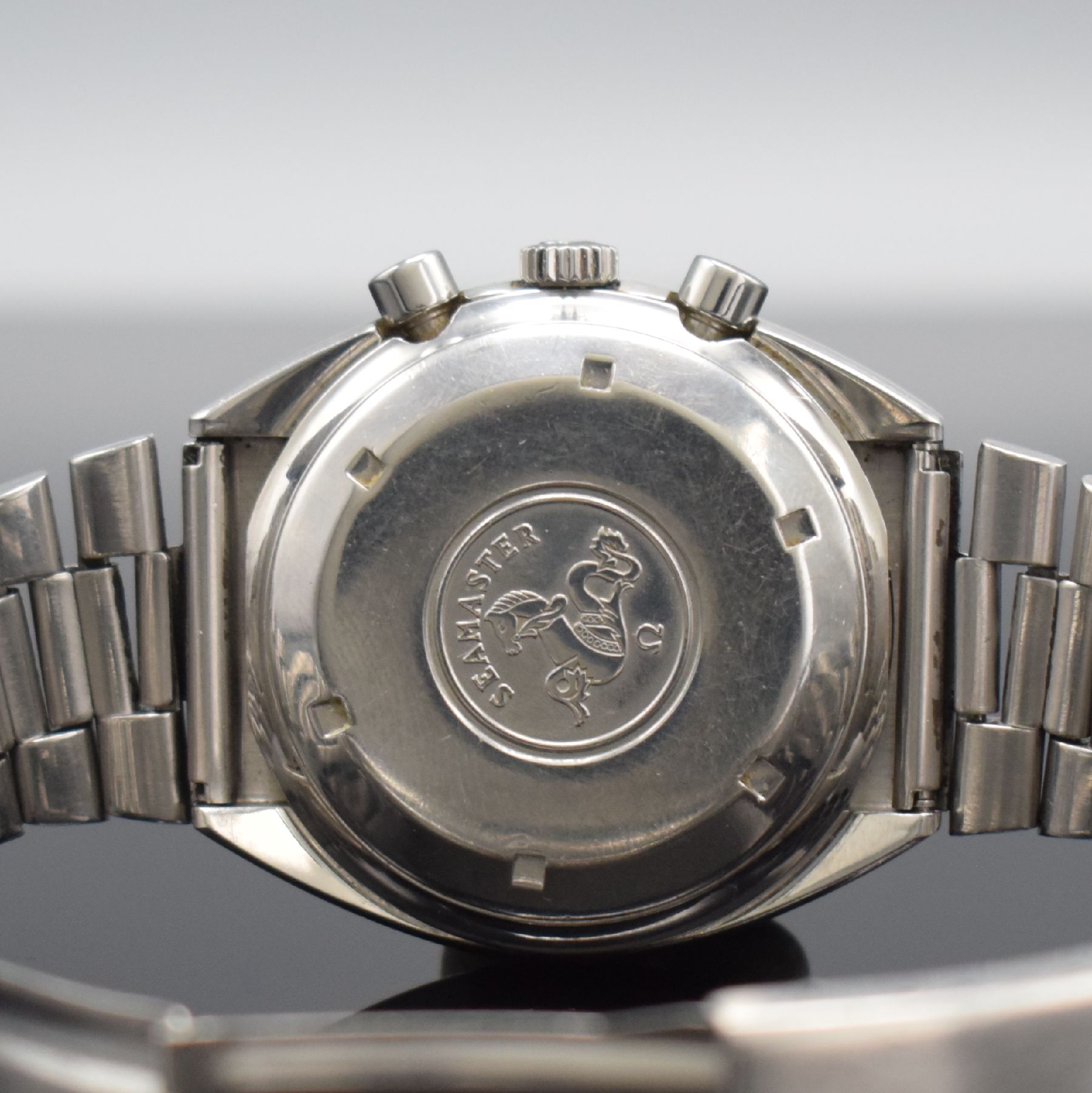 Detail e: OMEGA Speedmaster Armbandchronograph in Stahl, Schweiz um 1976, verschr. Geh. Ref. 176.0012, orig. Stahlband Ref. 1162/1/172 m. starken ...