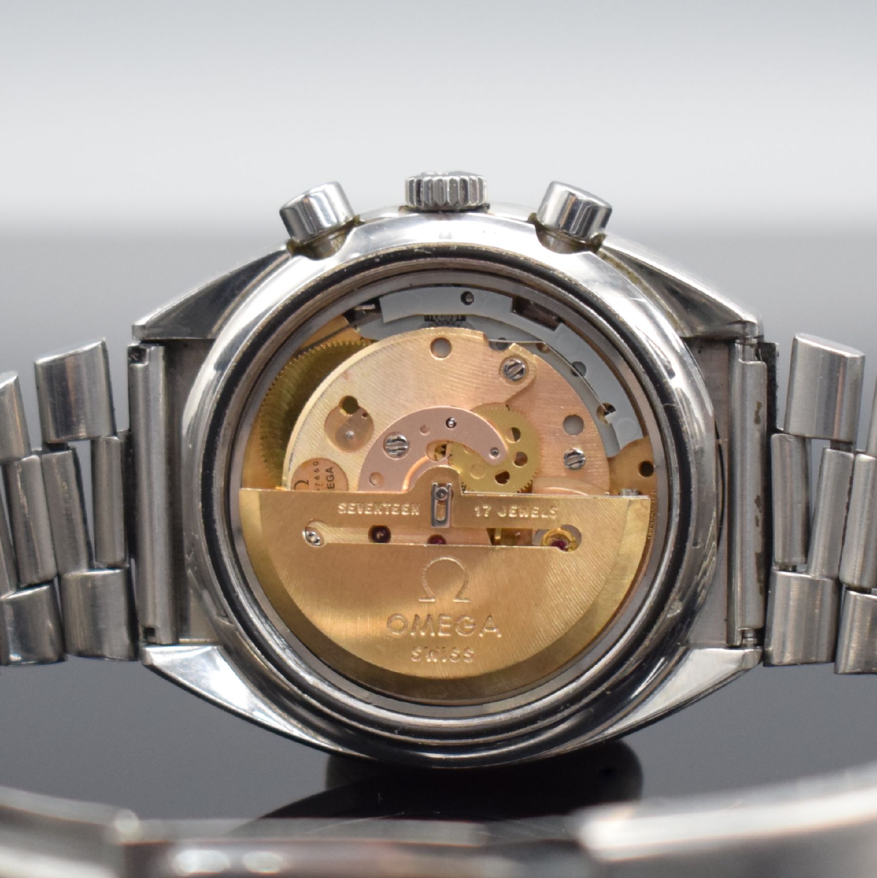 Detail f: OMEGA Speedmaster Armbandchronograph in Stahl, Schweiz um 1976, verschr. Geh. Ref. 176.0012, orig. Stahlband Ref. 1162/1/172 m. starken ...