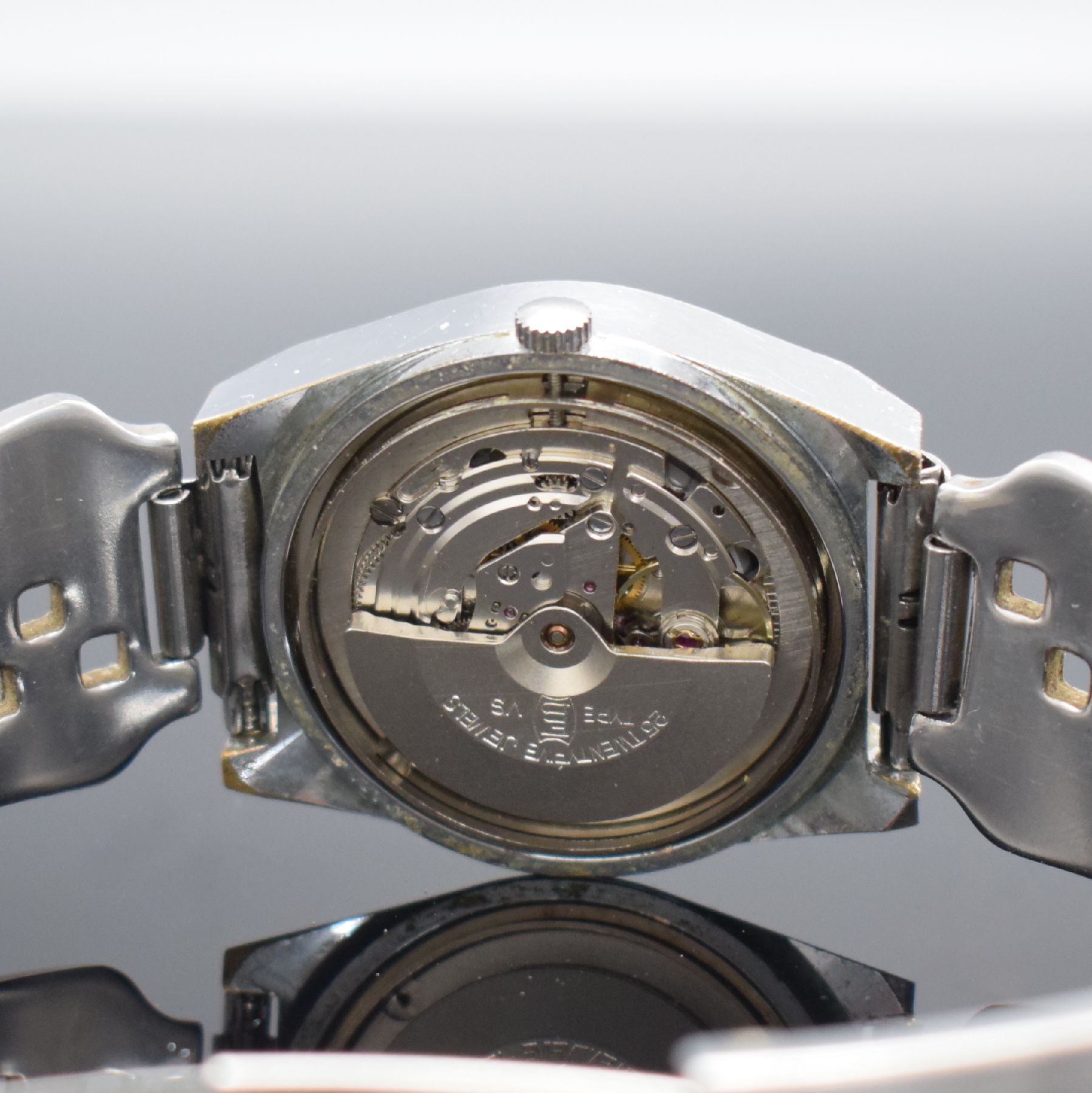Detail d: ANKER & PROVITA 2 Herrenarmbanduhren mit digitaler Anzeige, 1.) ANKER Deutschland um 1970, Handaufzug, verchr. Geh., Stahlboden geschr., neutr. ...