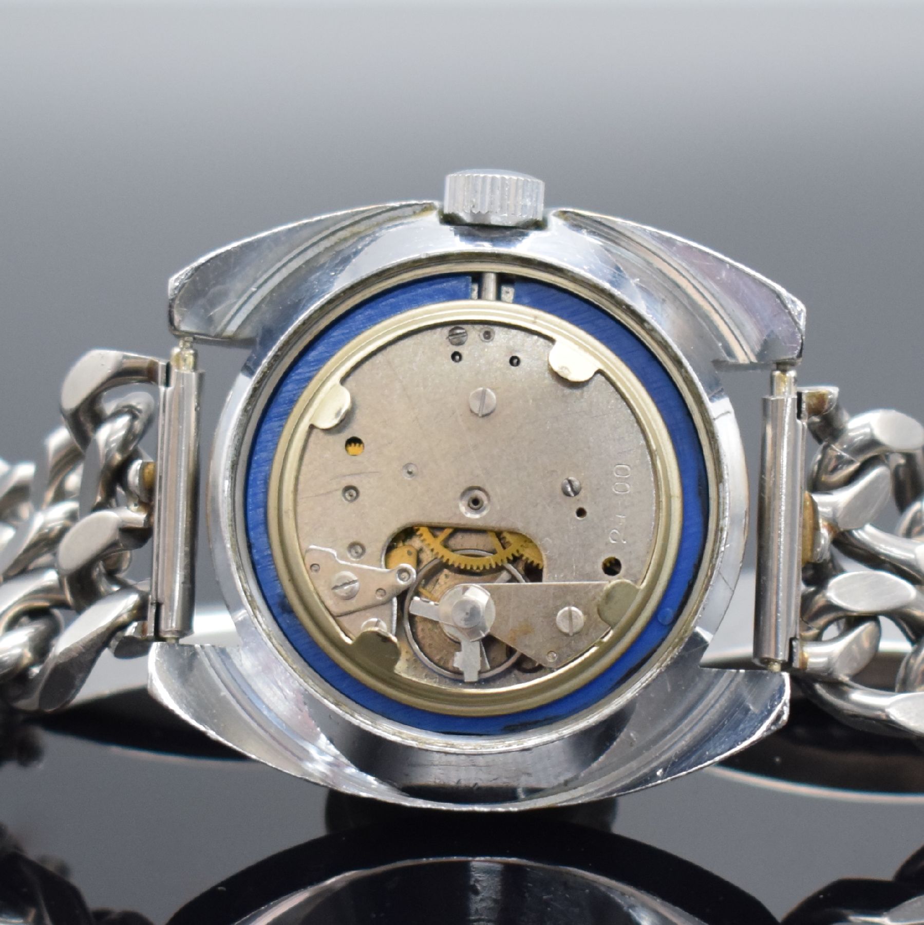 Detail i: ANKER & PROVITA 2 Herrenarmbanduhren mit digitaler Anzeige, 1.) ANKER Deutschland um 1970, Handaufzug, verchr. Geh., Stahlboden geschr., neutr. ...