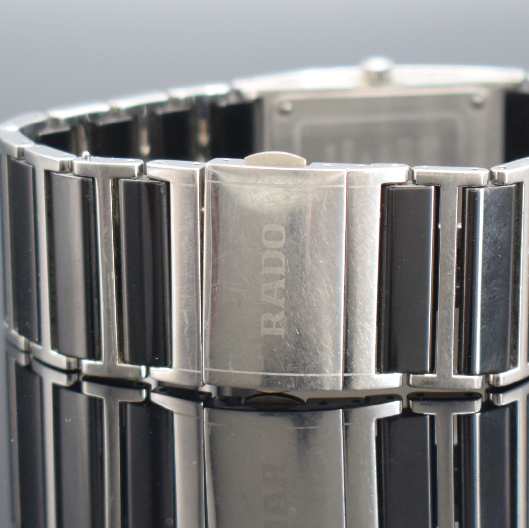 Detail b: RADO Jubilee Armbanduhr Referenz 160.0785.3, Schweiz um 2011, quarz, Edelstahlgeh., Boden verschr., Keramik Gliederband, dopp. Faltschl., Zifferbl. ...