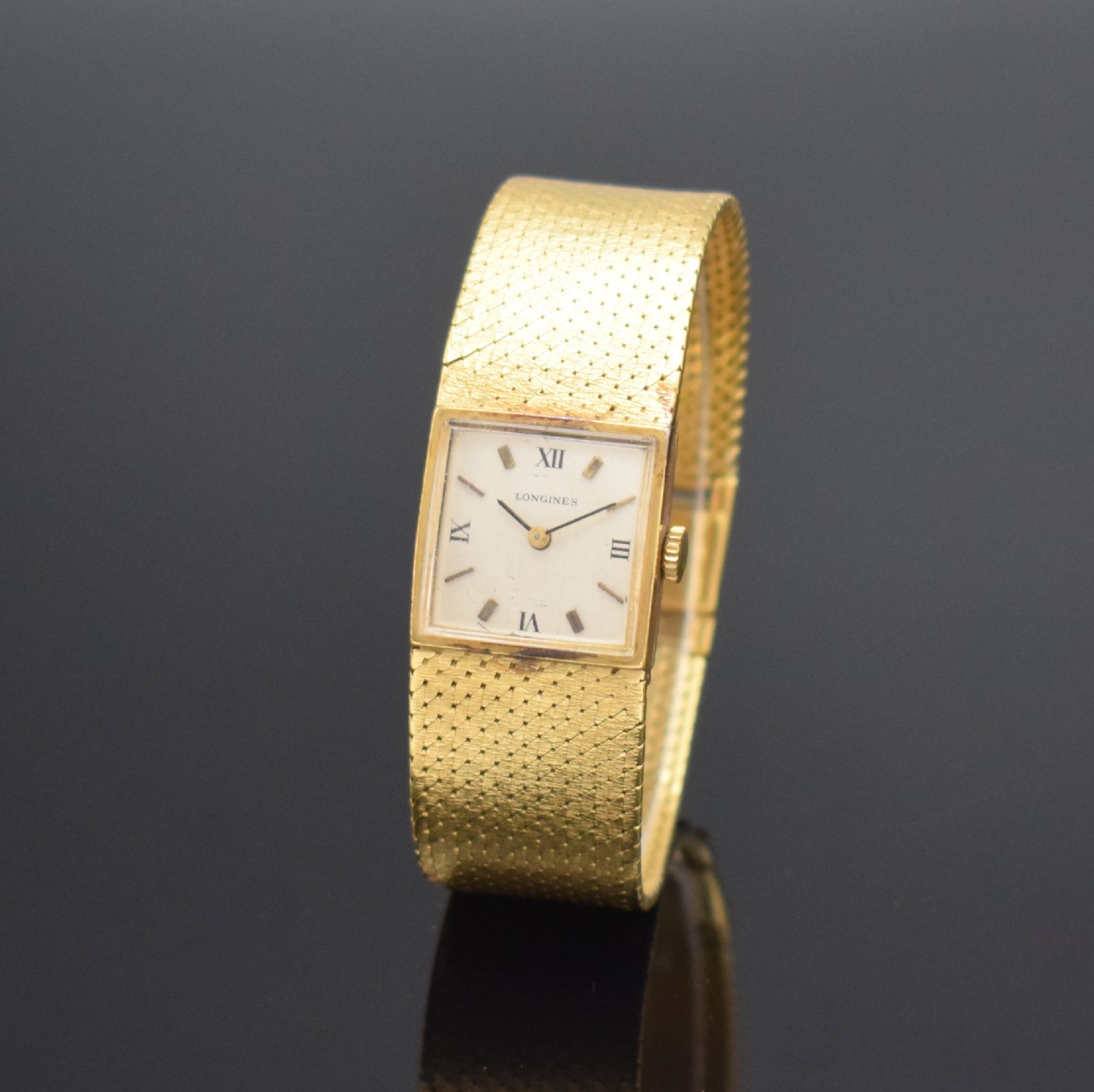 Detail b: LONGINES Damenarmbanduhr in GG 750/000, Schweiz um 1974, Handaufzug, 2-teil. Geh., Boden aufgedr., integr. GG 750/000 Milanaiseband, silb. Zifferbl. ...