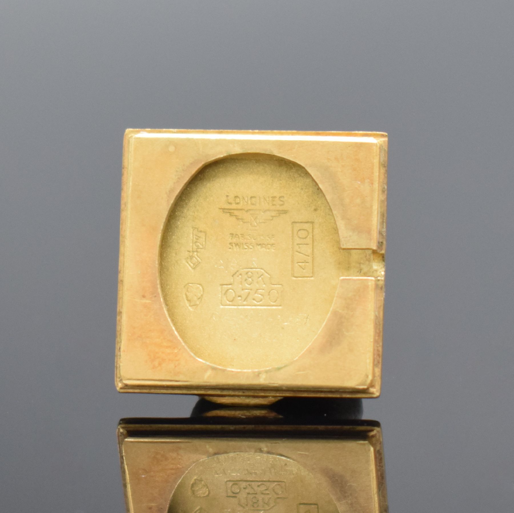 Detail h: LONGINES Damenarmbanduhr in GG 750/000, Schweiz um 1974, Handaufzug, 2-teil. Geh., Boden aufgedr., integr. GG 750/000 Milanaiseband, silb. Zifferbl. ...