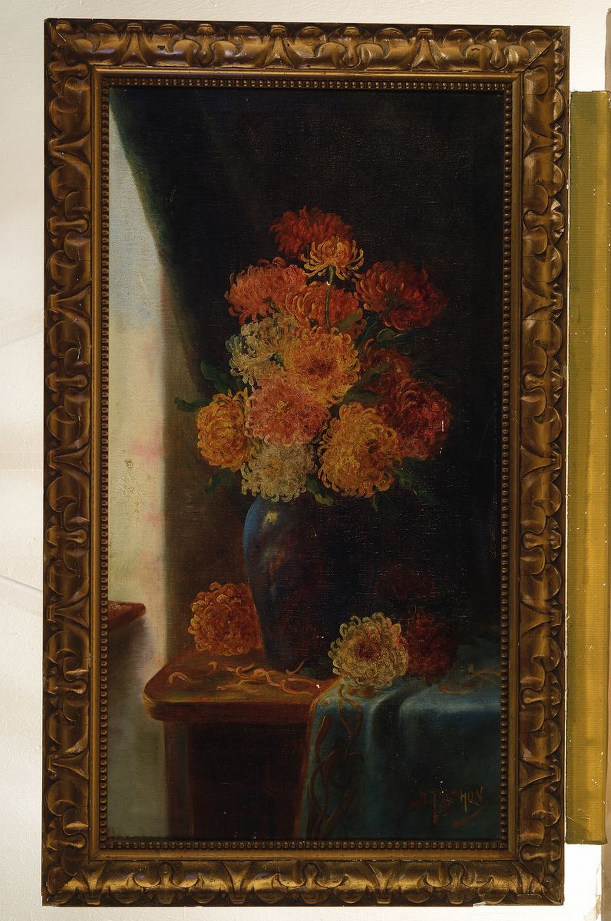 Detail l: G. Pichon, Künstler*in des 19./20.Jh., Paar Schnittblumenstillleben, Chrysanthemen bzw. Flieder, je betontes Hochformat, Öl/Lwd, je signiert, ...
