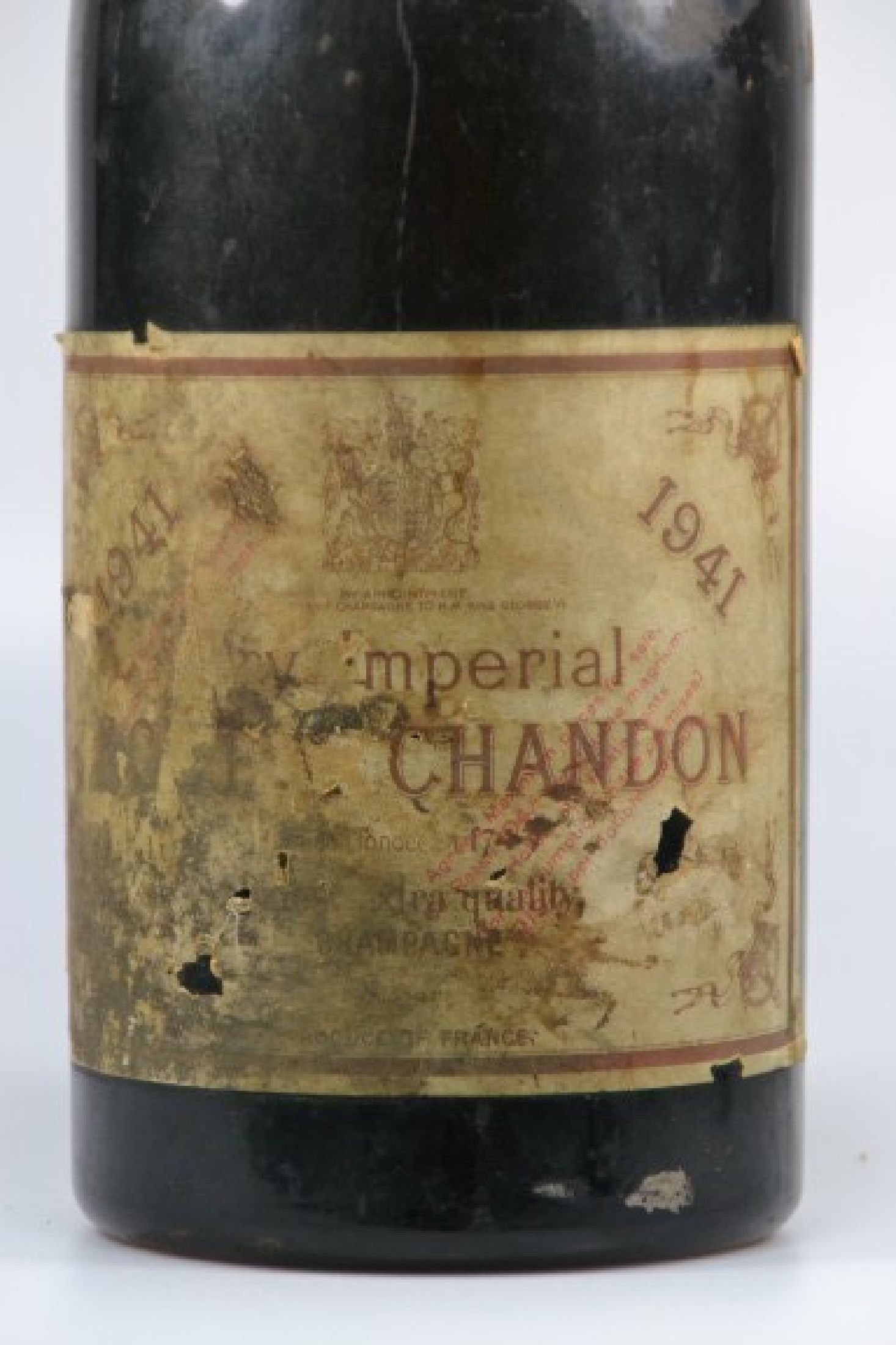 Detail a: 1 Magnumflasche 1941 Moet & Chandon Dry Imperial Champagne, ca. 1500ml, High Fill, Etikett und Kapsel beschädigt, Rückenetikett fehlt